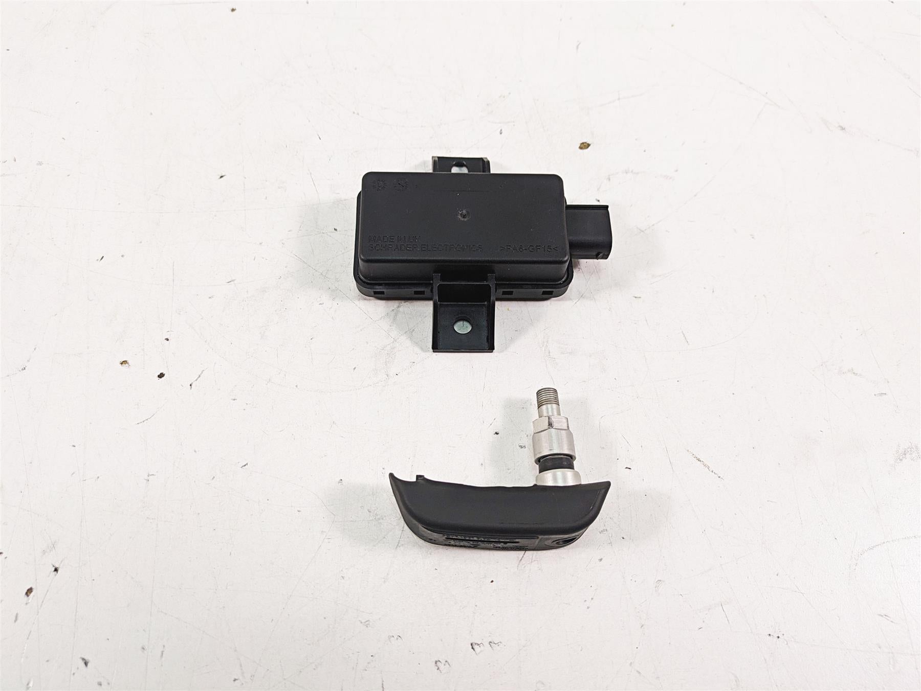 2020 KTM 1290 Super Adventure R Tire Pressure Module & Rear Sensor 60312032000 {{ shop.shopifyCountryName }} - Mototech271