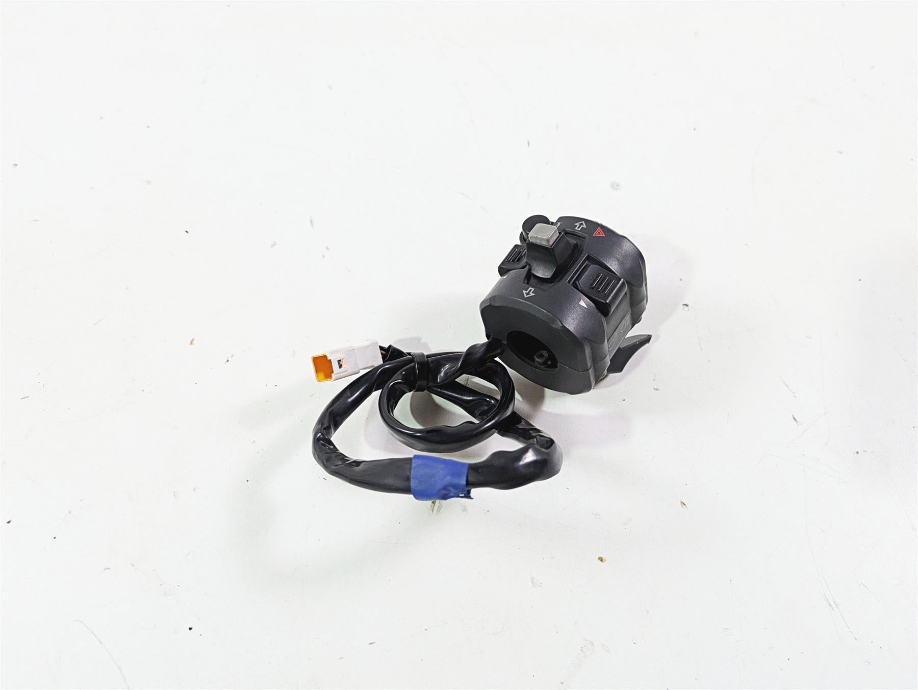 2016 Ducati Monster 1200 S Left Hand Control Switch Horn Blinker 65110141A {{ shop.shopifyCountryName }} - Mototech271