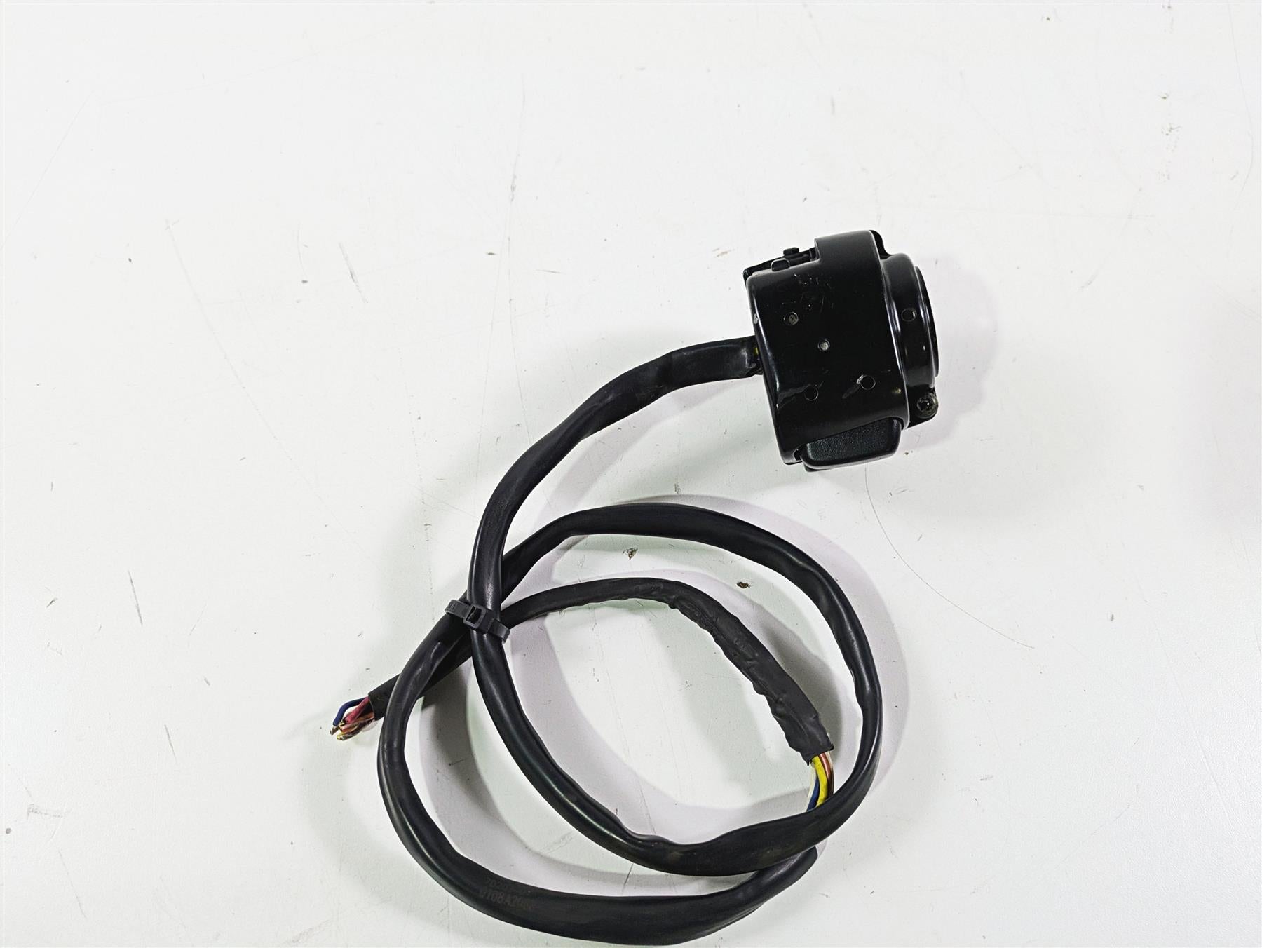 2008 Harley FLSTSB Cross Bones Left Hand Control Switch -No Plug 71682-06A {{ shop.shopifyCountryName }} - Mototech271