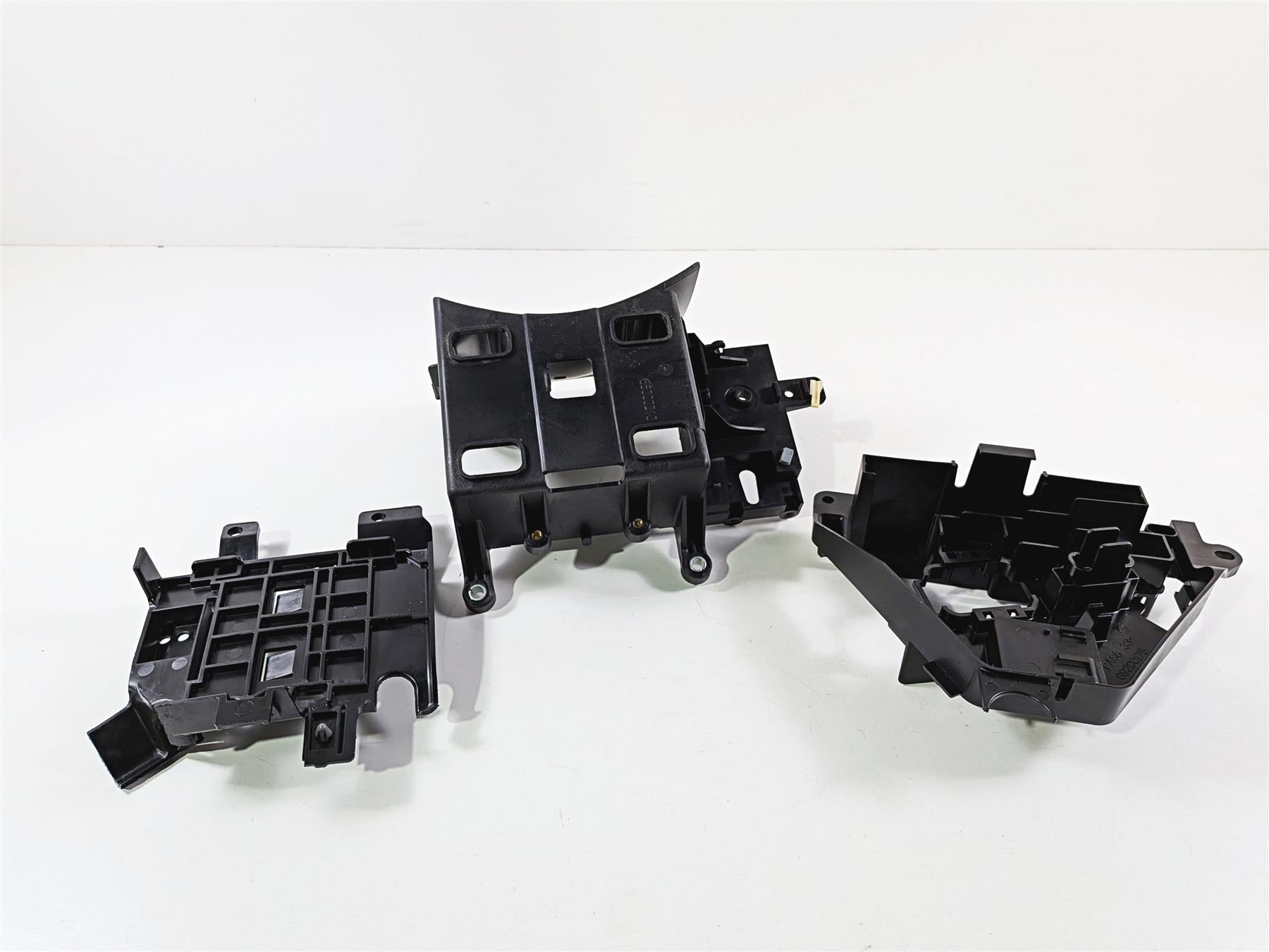 2014 Harley Touring FLHTK Electra Glide Battery & Ecm Holder - Read 66000010A-Mototech271