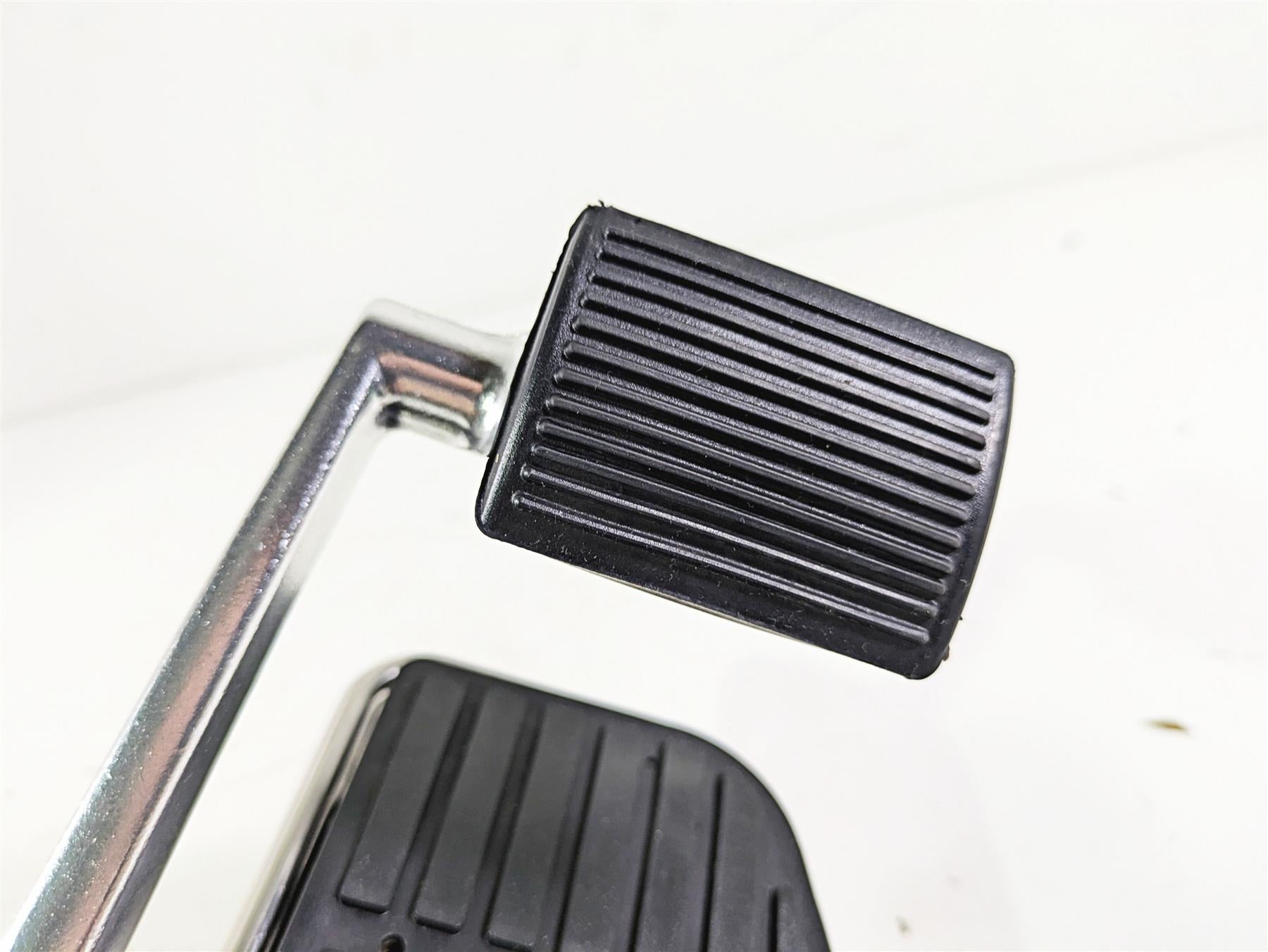 2014 Moto Guzzi California 1400 Touring Right Floorboard & Brake Pedal 887302 {{ shop.shopifyCountryName }} - Mototech271