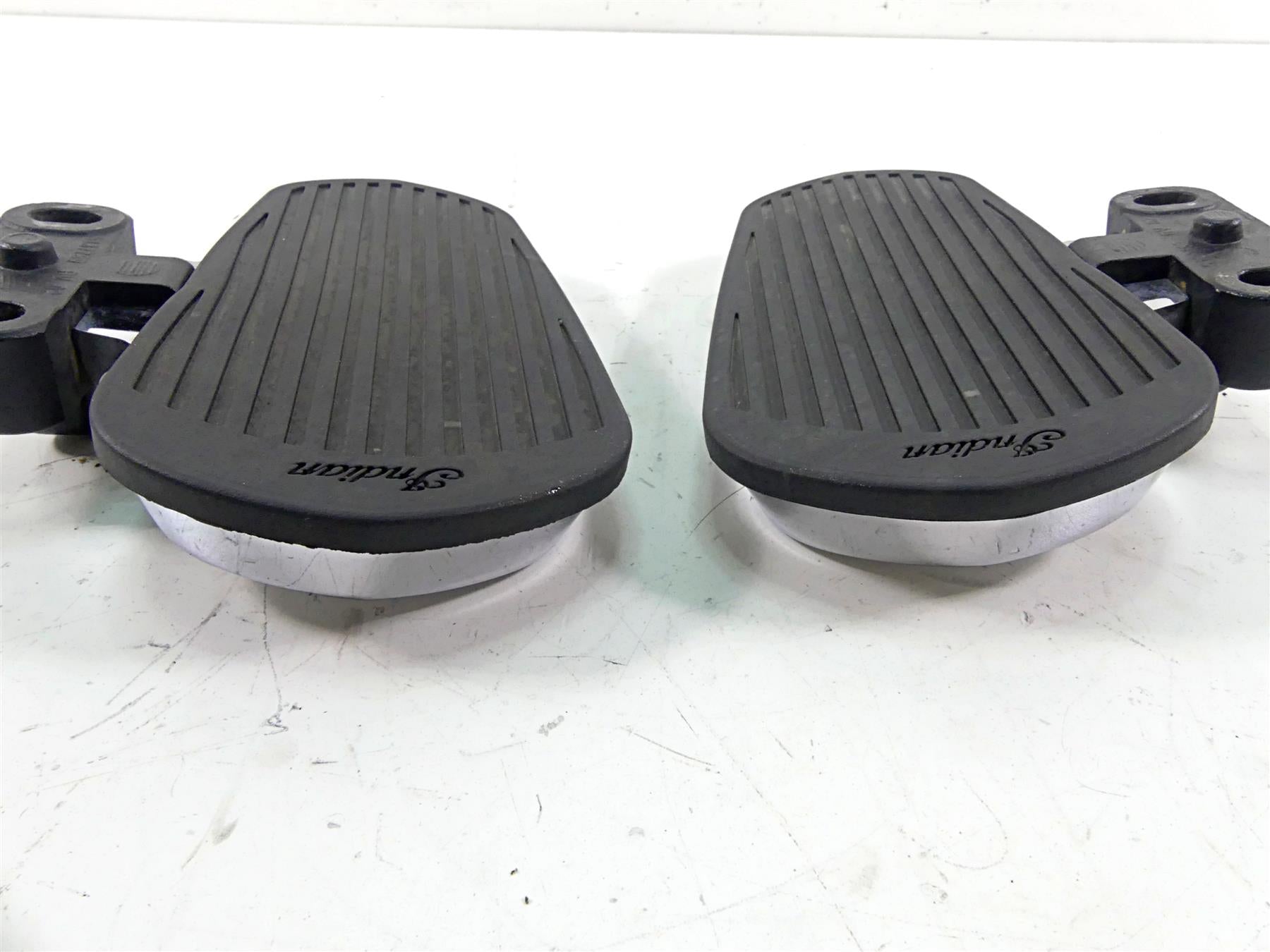 2019 Indian Chieftain Classic Rear Passenger Floor Board Floorboard Set 5137789 {{ shop.shopifyCountryName }} - Mototech271