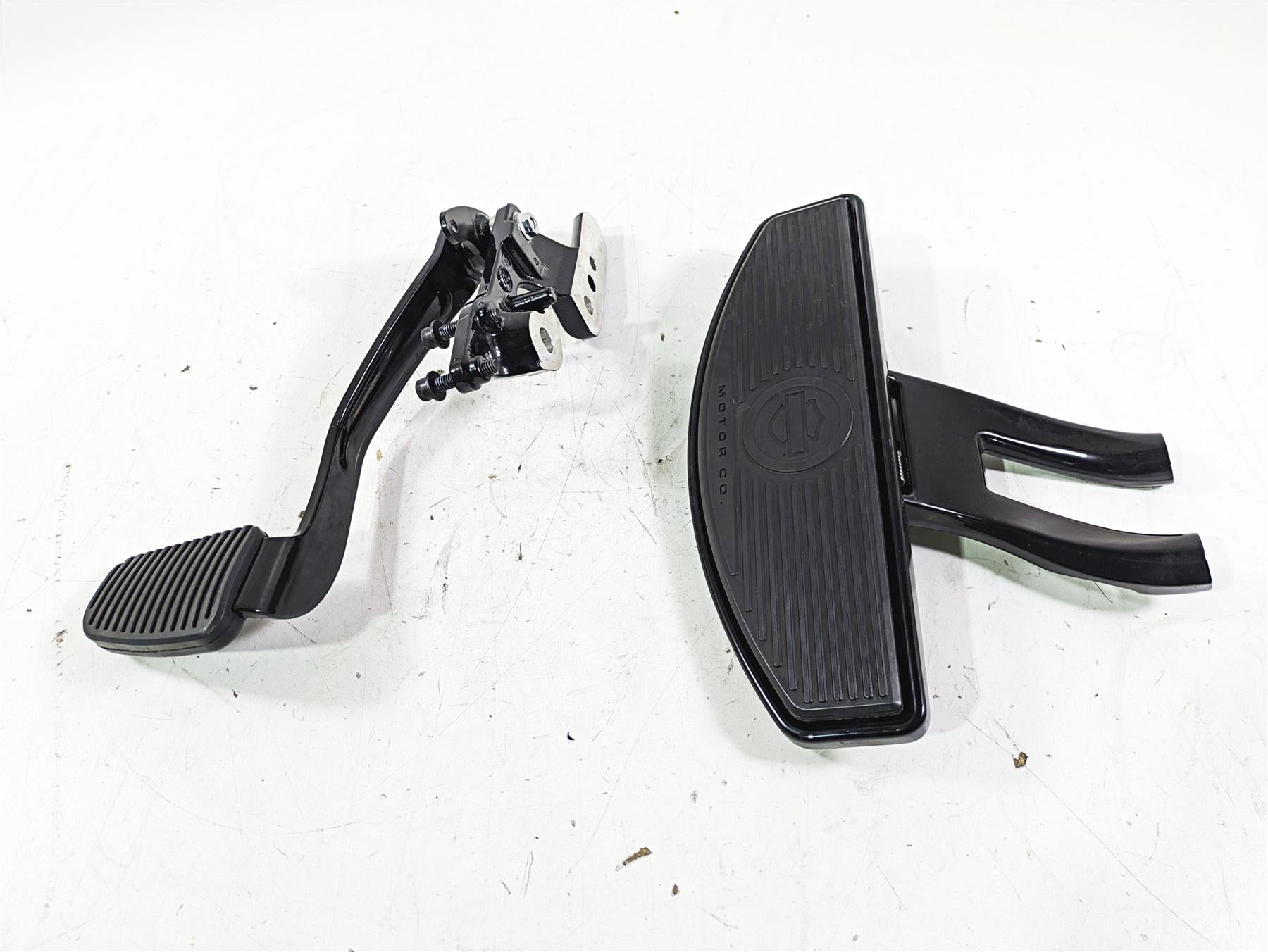 2019 Harley FLHCS Softail Heritage Front Right Floorboard + Brake