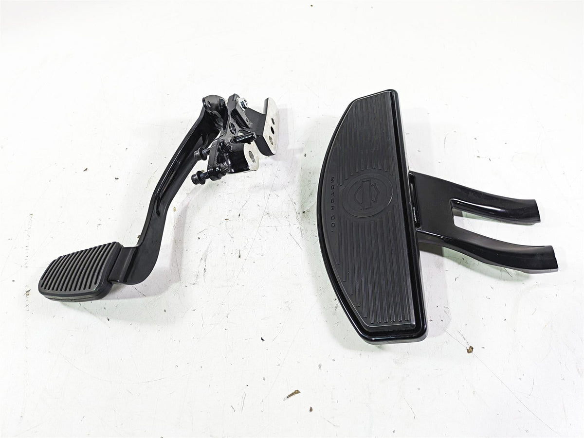 2019 Harley FLHCS Softail Heritage Front Right Floorboard + Brake Pedal 50600206 {{ shop.shopifyCountryName }} - Mototech271