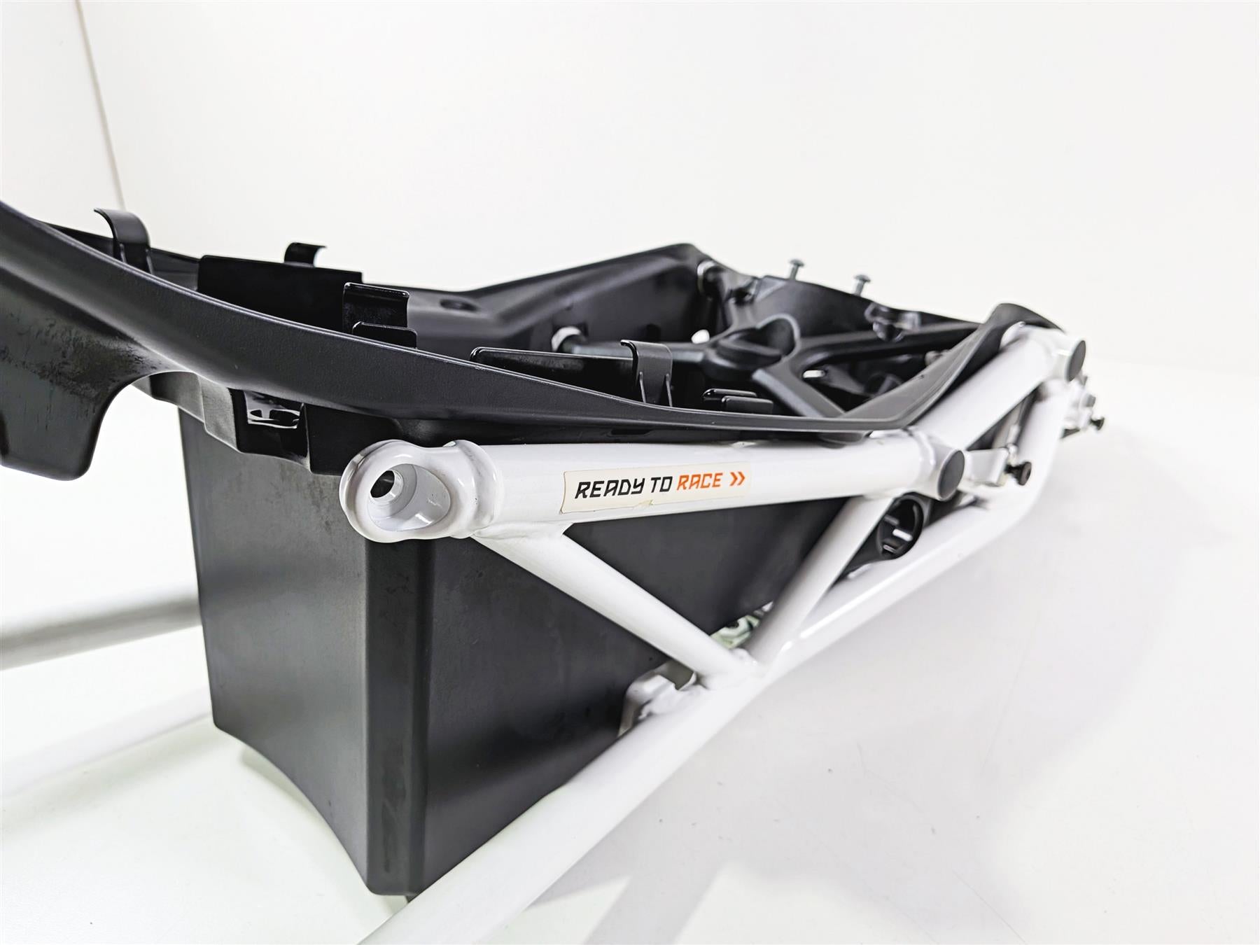 2015 KTM 1290 R Super Duke White Subframe Sub Frame & Inner Fender 6130300210033-Mototech271