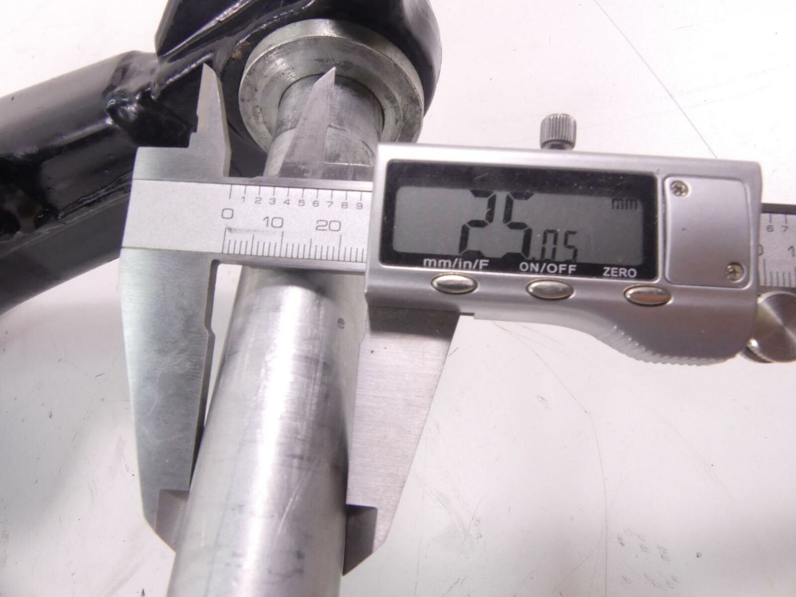 2014 Harley Touring FLHTCU Electra Glide Swingarm Swing Arm Axle 25mm 45470-09 {{ shop.shopifyCountryName }} - Mototech271