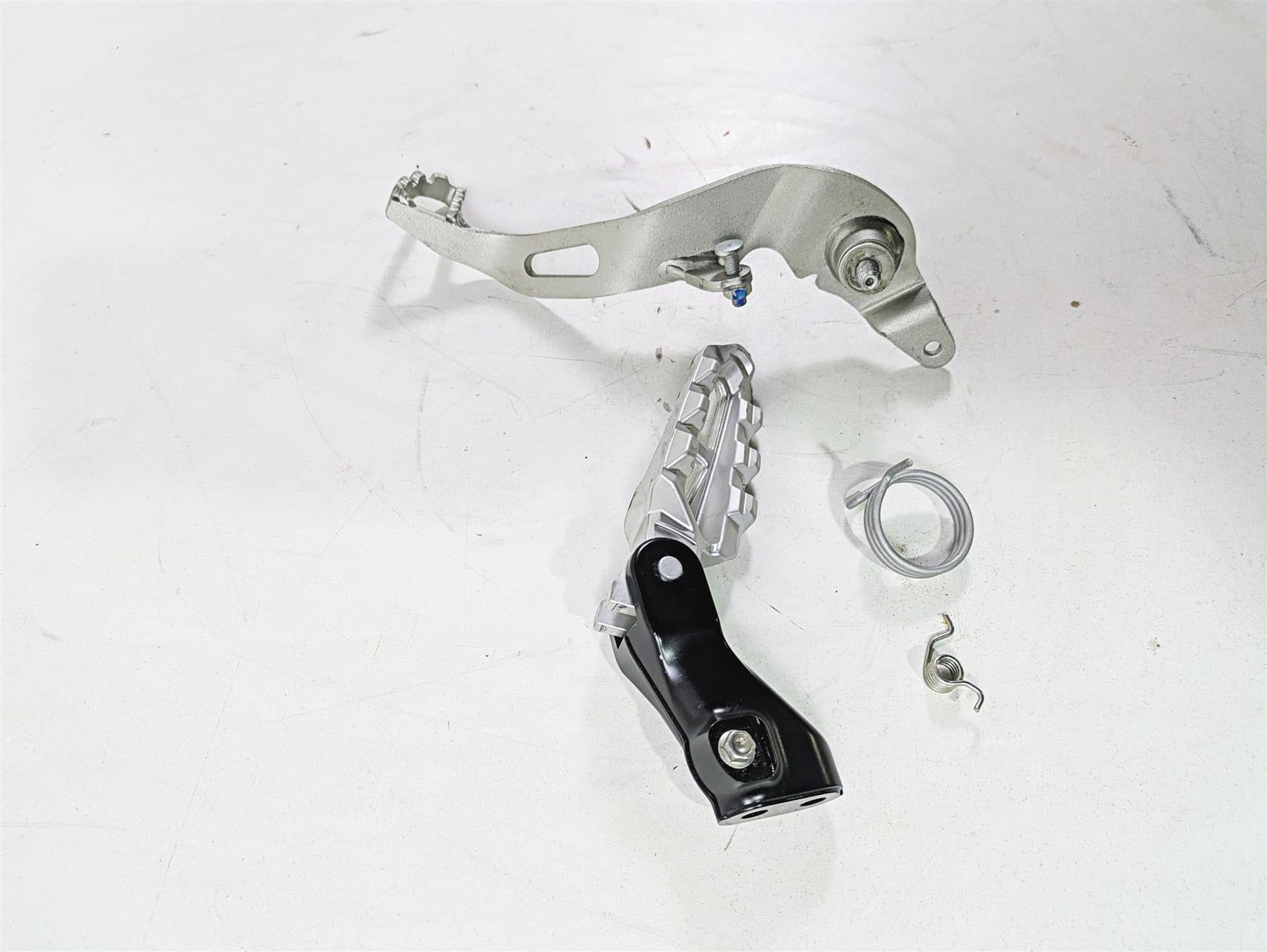 2022 Ducati Scrambler Desert Sled Right Foot Peg & Brake Pedal Set 82433651A {{ shop.shopifyCountryName }} - Mototech271