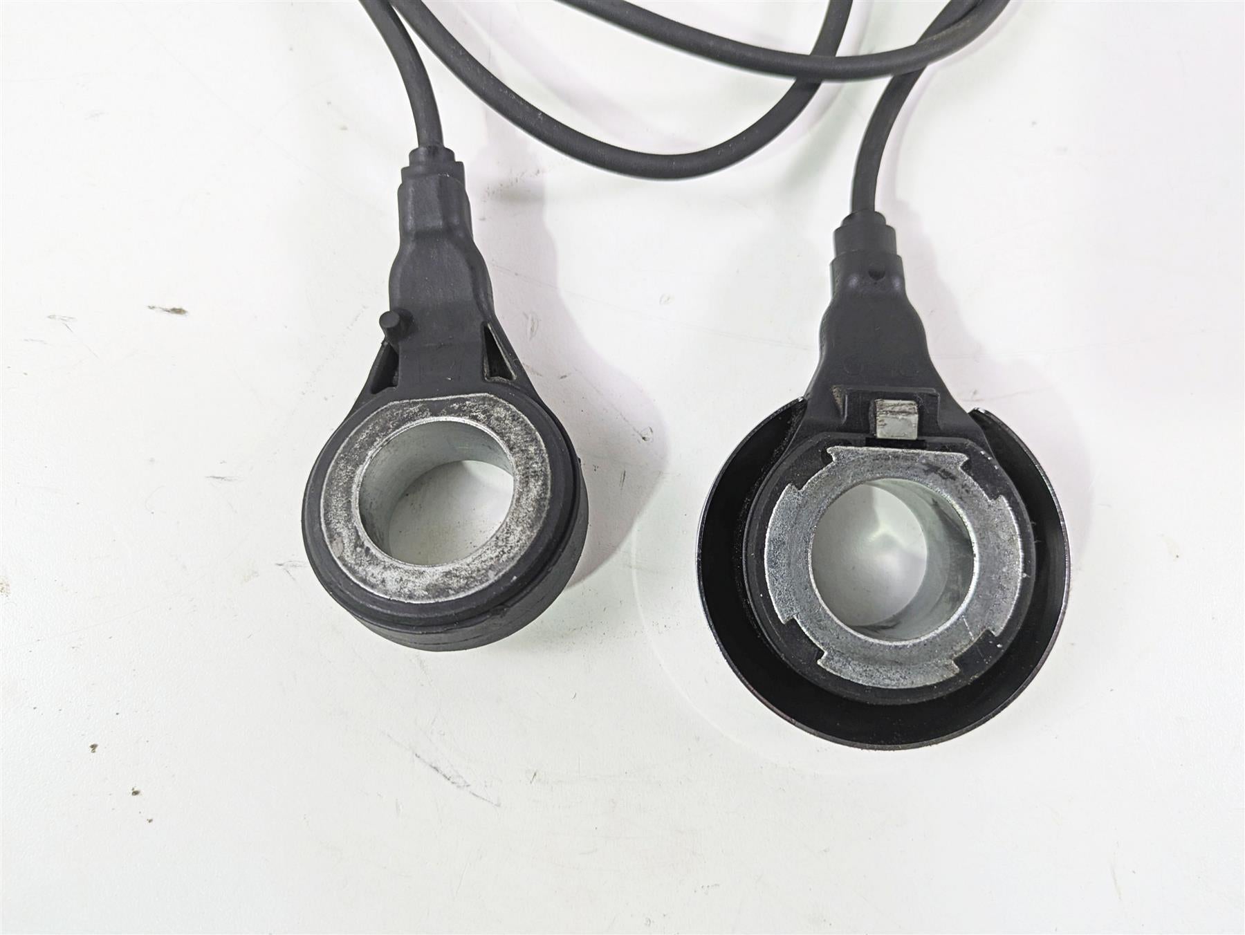 2010 Harley Touring FLHXSE CVO Street Glide Abs Brake Speed Sensor Set 40614-08 {{ shop.shopifyCountryName }} - Mototech271
