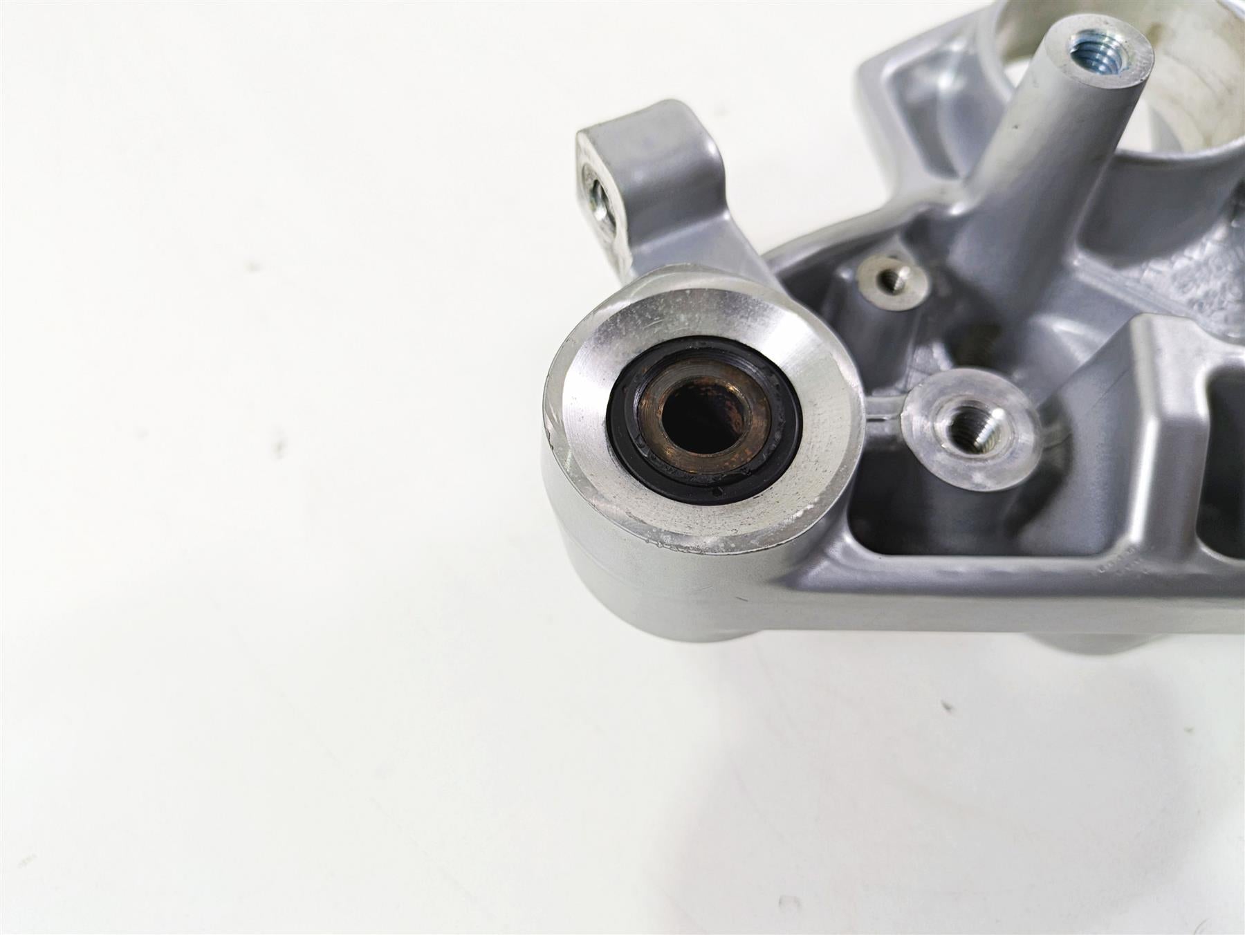 2012 BMW R1200R K27 Upper Triple Tree Steering Clamp 31427727249 7728078 {{ shop.shopifyCountryName }} - Mototech271