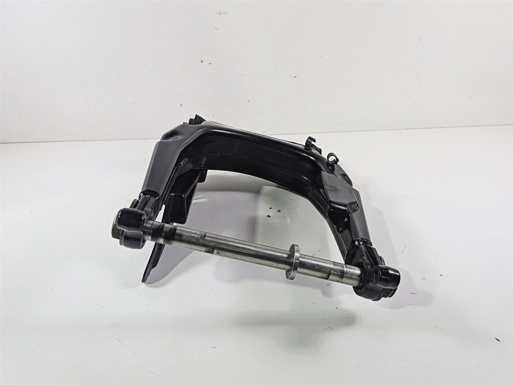 2020 Harley Touring FLTRK Road Glide Rear Swingarm & Axle Set 47549-09A {{ shop.shopifyCountryName }} - Mototech271