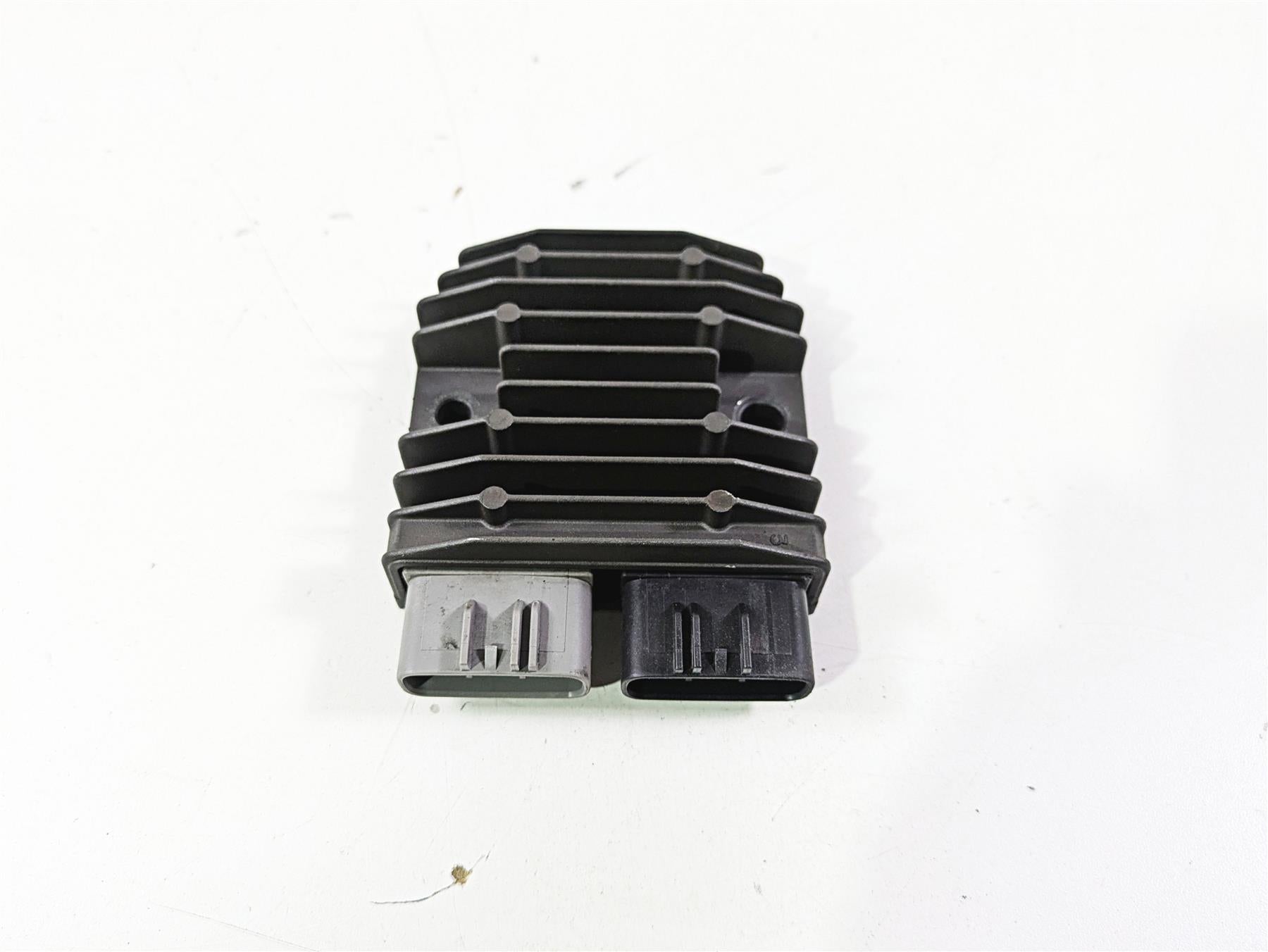 2008 Yamaha XVS1300 V-Star Tourer Rectifier Voltage Regulator 1D7-81960-01-00 {{ shop.shopifyCountryName }} - Mototech271