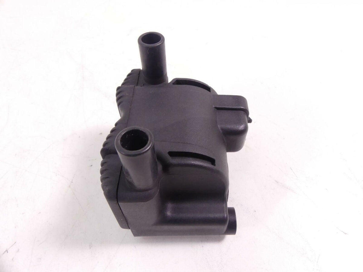 2004 Harley Softail FXSTSI Springer Ignition Coil & Cover 31743-01 {{ shop.shopifyCountryName }} - Mototech271