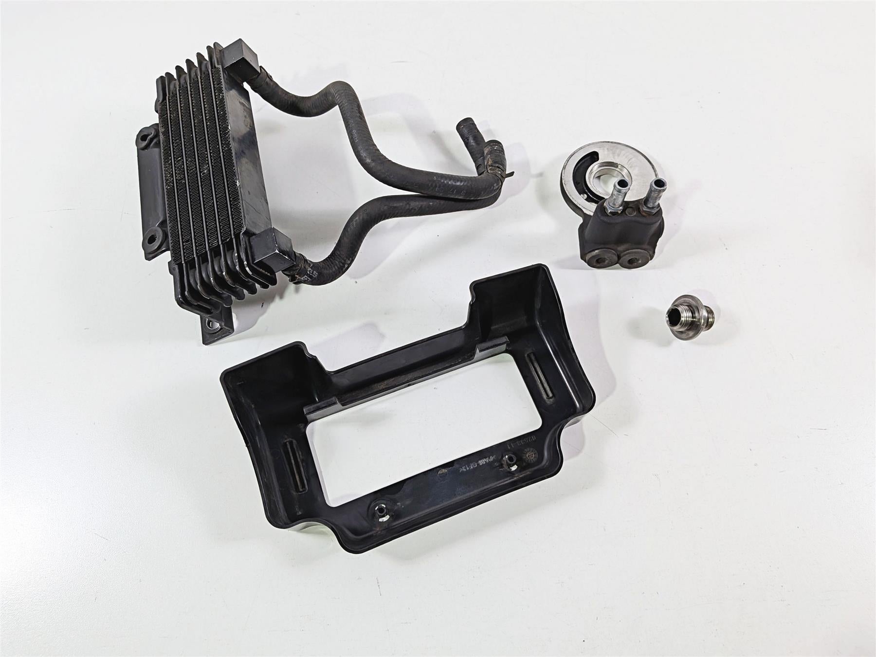 2016 Harley Touring FLHX Street Glide Oil Cooler + Cover & Flange Set 63083-11A {{ shop.shopifyCountryName }} - Mototech271