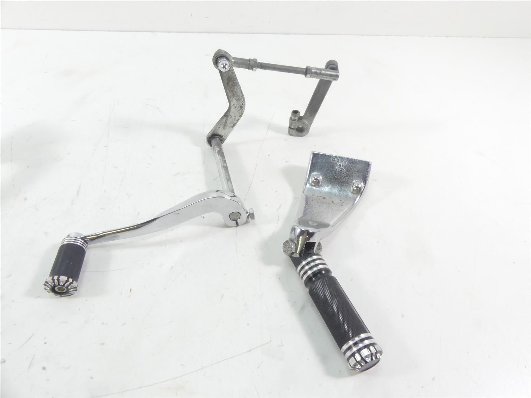 1995 Harley Dyna FXDL Low Rider Mid Front Rider Left Right Foot Peg Set 50647-82 {{ shop.shopifyCountryName }} - Mototech271