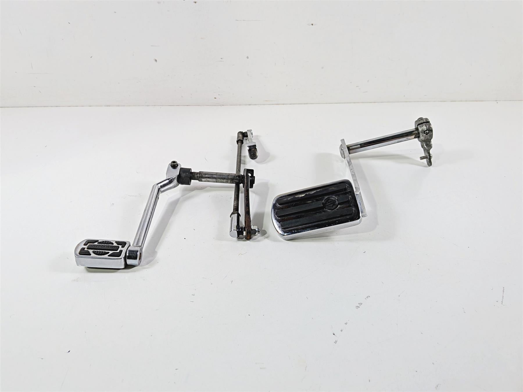1993 Harley Touring FLHTCU Electra Glide Chrome Shifter & Brake Pedal 33895-82E {{ shop.shopifyCountryName }} - Mototech271