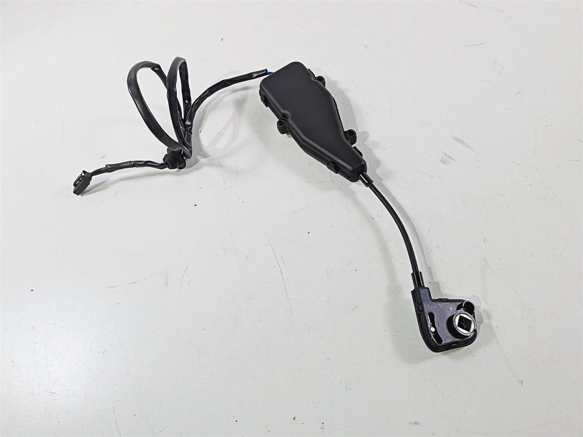 2015 Harley Touring FLTRUSE CVO Road Glide Left Saddlebag Lock Actuator 69201579-Mototech271
