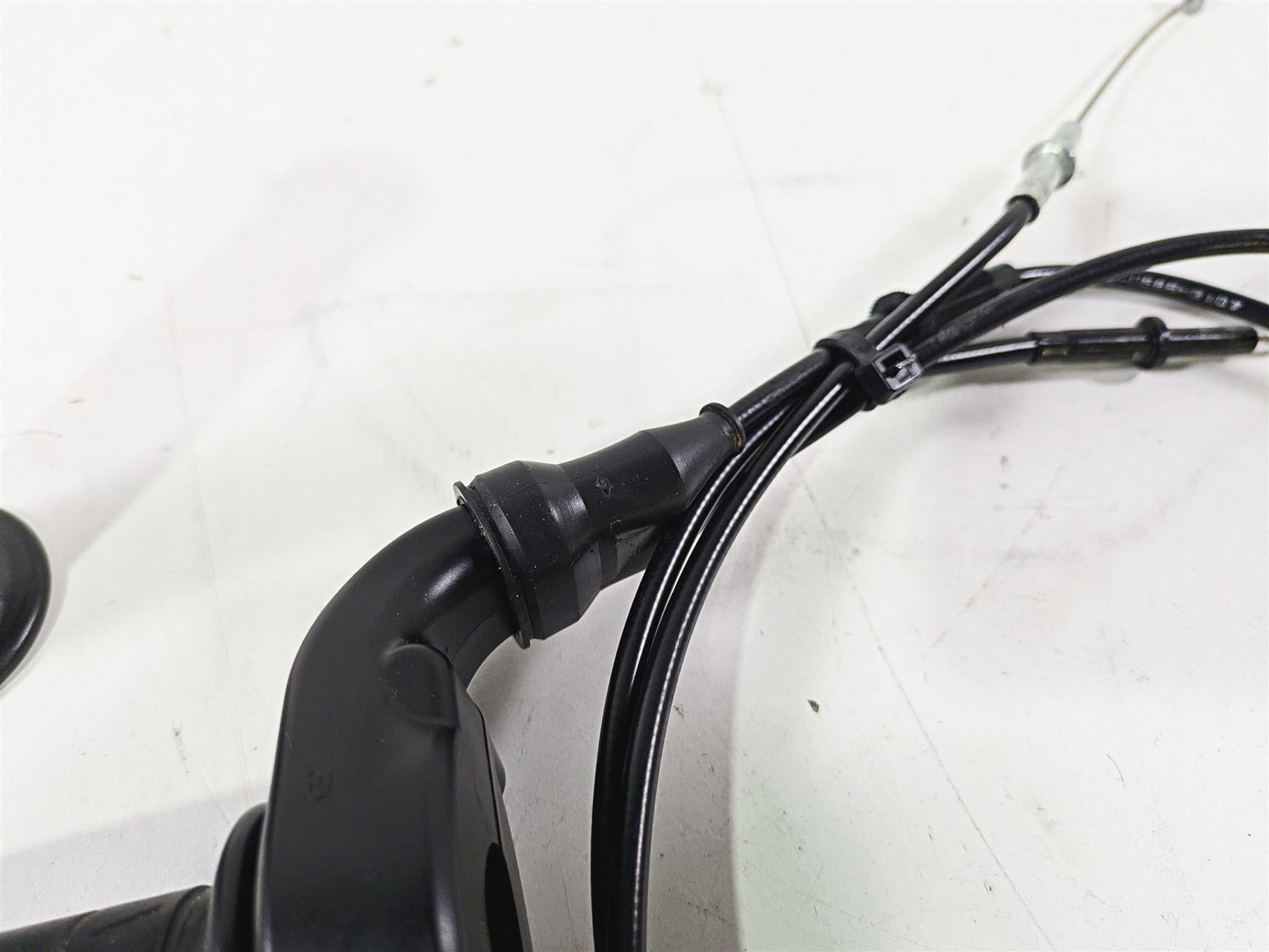 2024 Kawasaki ZX6R ZX636 Ninja Throttle Grip Handle Cable Set 46019-0020 {{ shop.shopifyCountryName }} - Mototech271