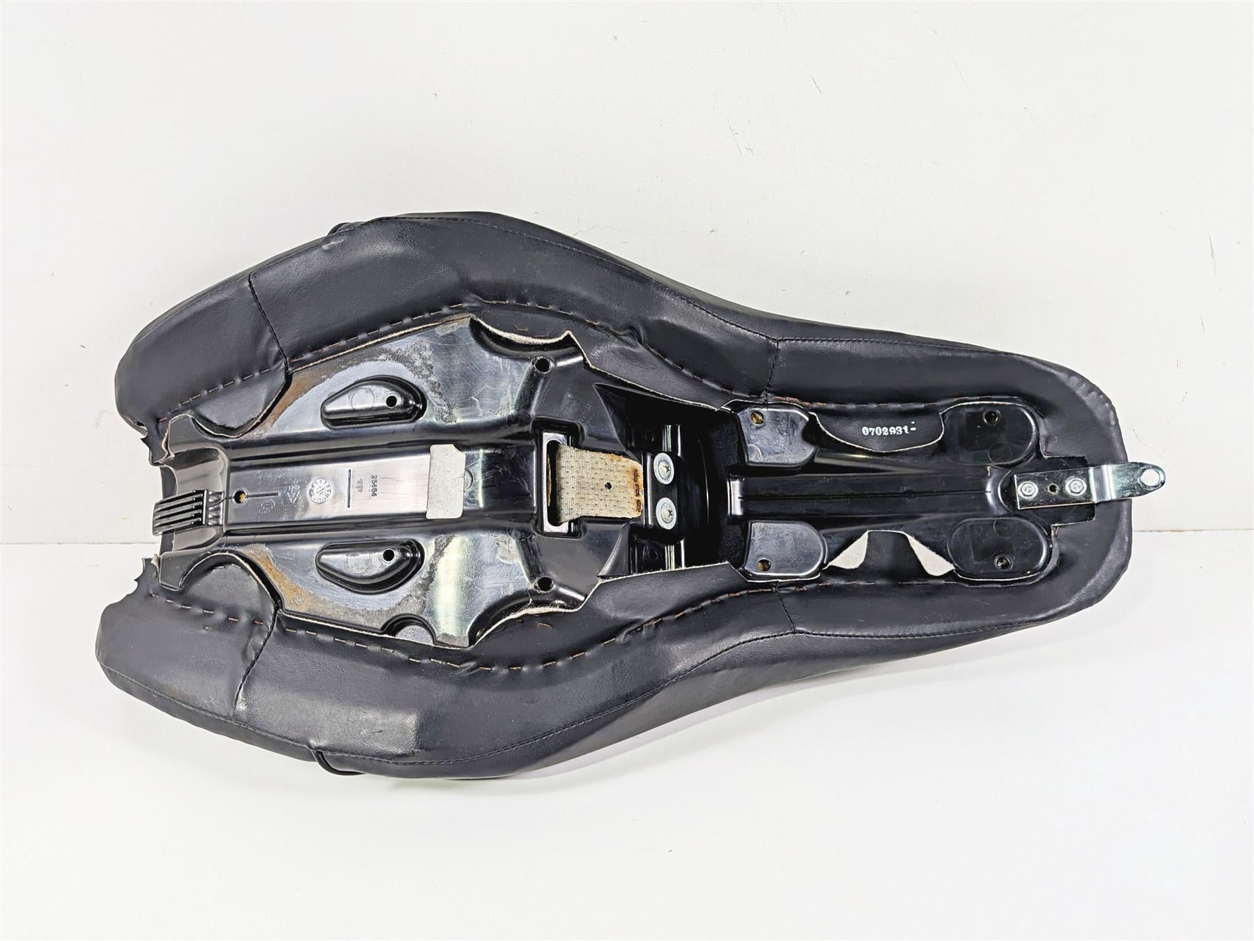 2014 Harley FXDL Dyna Low Rider Driver Rider Seat Saddle 52000136 {{ shop.shopifyCountryName }} - Mototech271