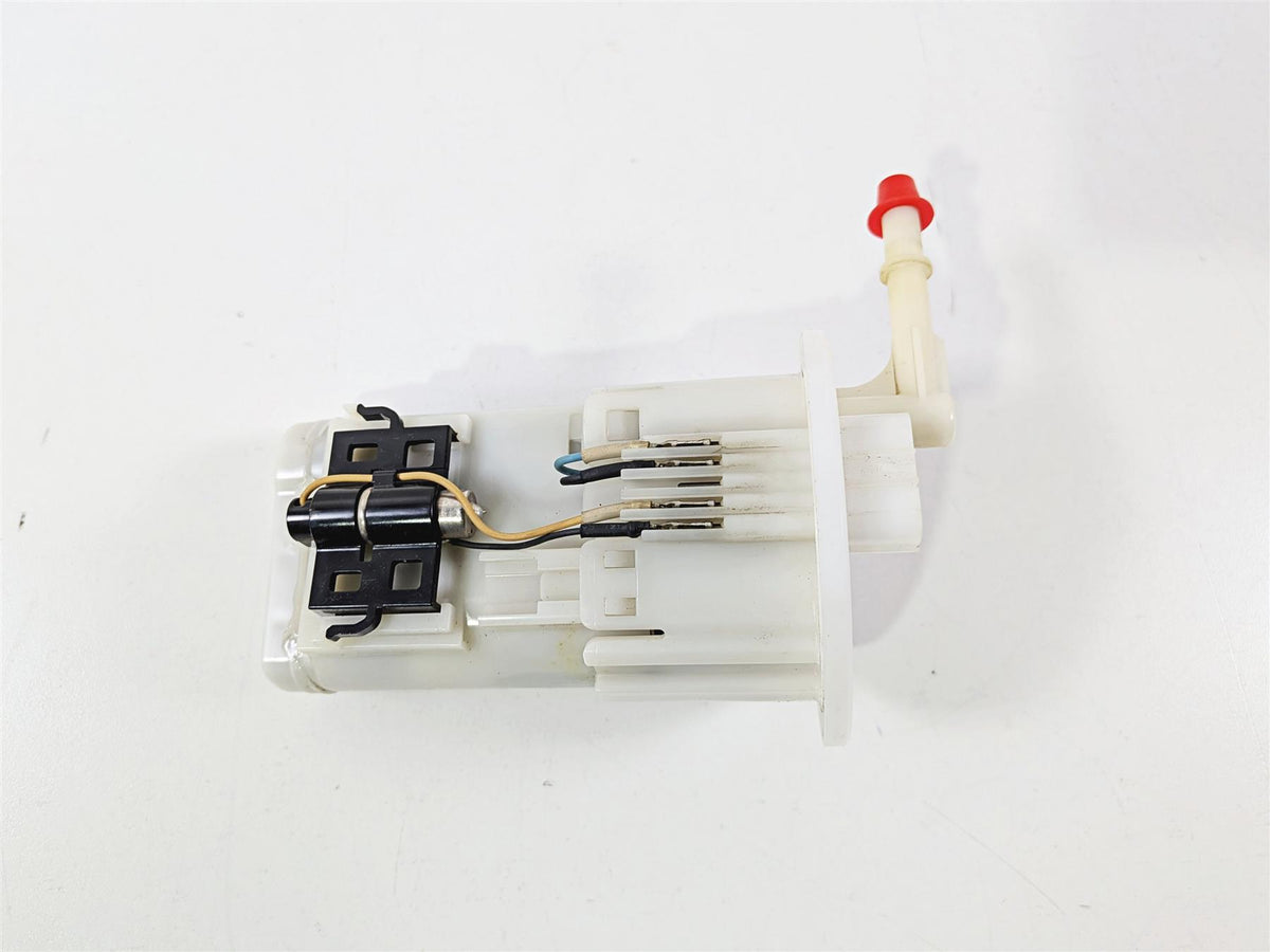 2016 Yamaha YZF R1 RN32 Fuel Gas Petrol Pump - Tested 2CR-13907-00-00 {{ shop.shopifyCountryName }} - Mototech271