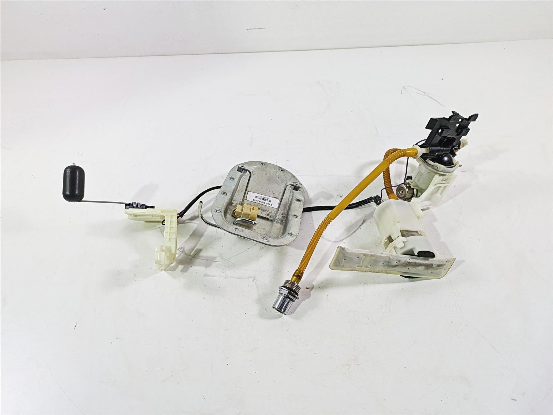 2016 Harley FXDL Dyna Low Rider Fuel Gas Petrol Pump - Tested 75246-04A {{ shop.shopifyCountryName }} - Mototech271