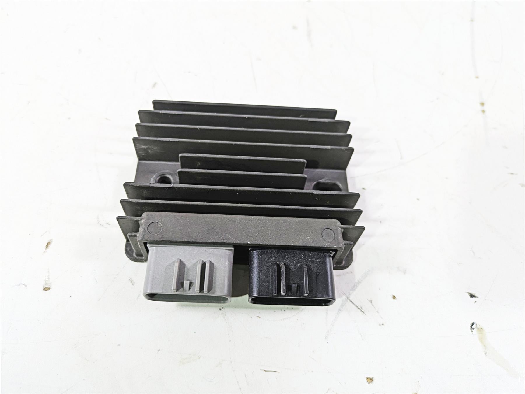 2021 Aprilia RS660 Rectifier Voltage Regulator 1A012332 SH870AA {{ shop.shopifyCountryName }} - Mototech271