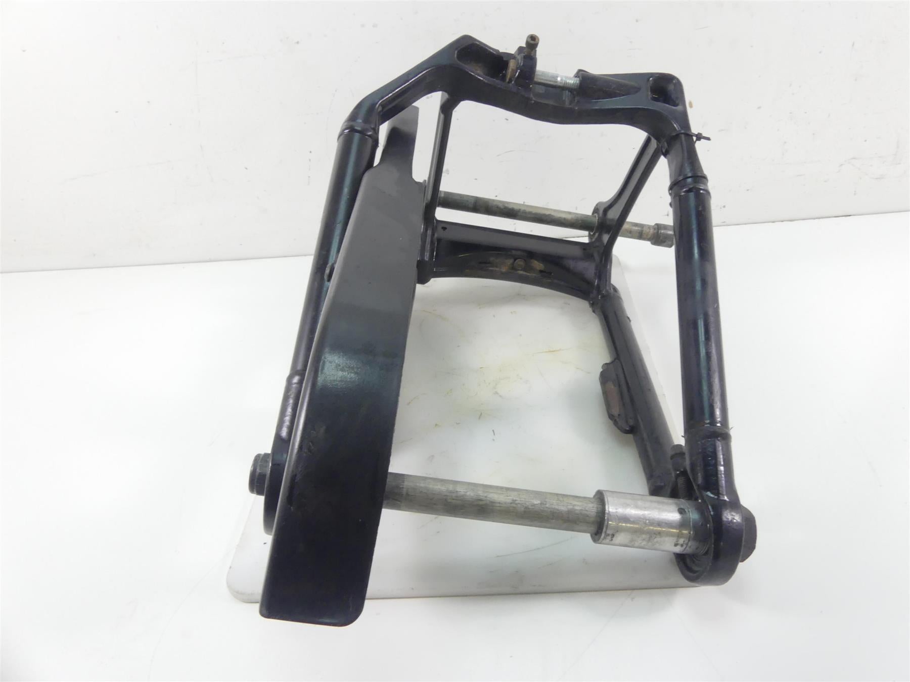 2019 Harley Softail FLSB Sport Glide Swingarm Swing Arm & Guards 47400099BHP {{ shop.shopifyCountryName }} - Mototech271