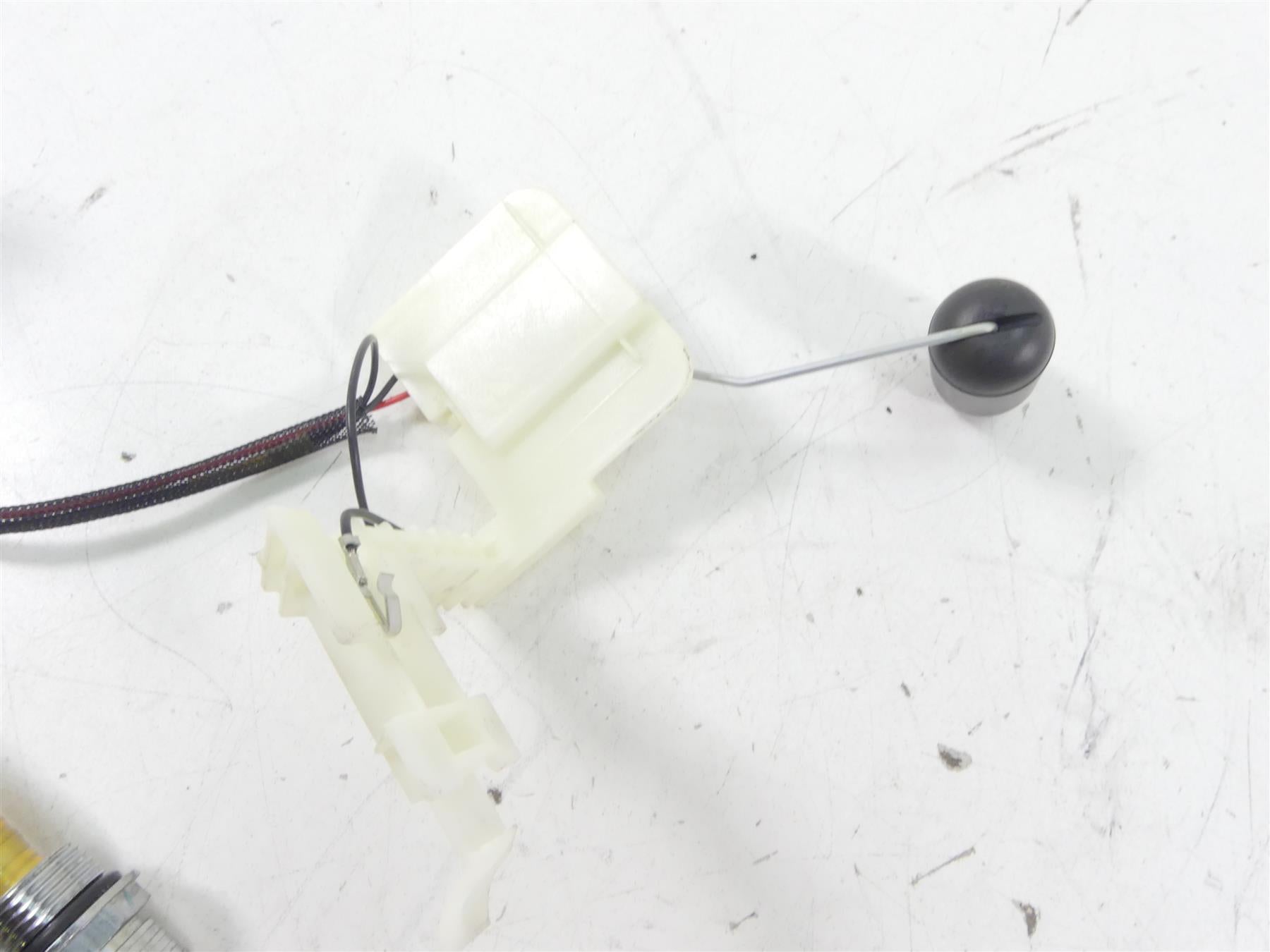2014 Harley FXDL Dyna Low Rider Fuel Gas Petrol Pump & Sending Unit 75246-04 {{ shop.shopifyCountryName }} - Mototech271