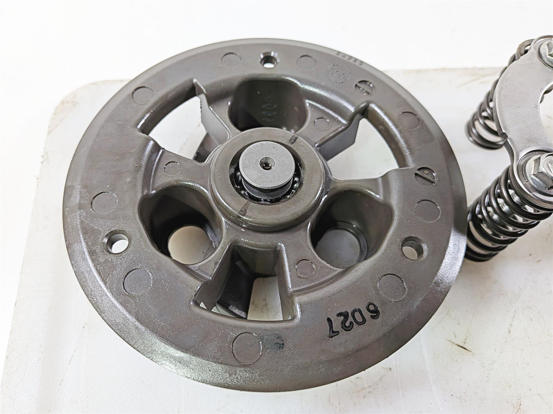 2016 Yamaha YZF R1 RN32 Clutch Basket & Friction Disc Set 2CR-16150-00-00 {{ shop.shopifyCountryName }} - Mototech271