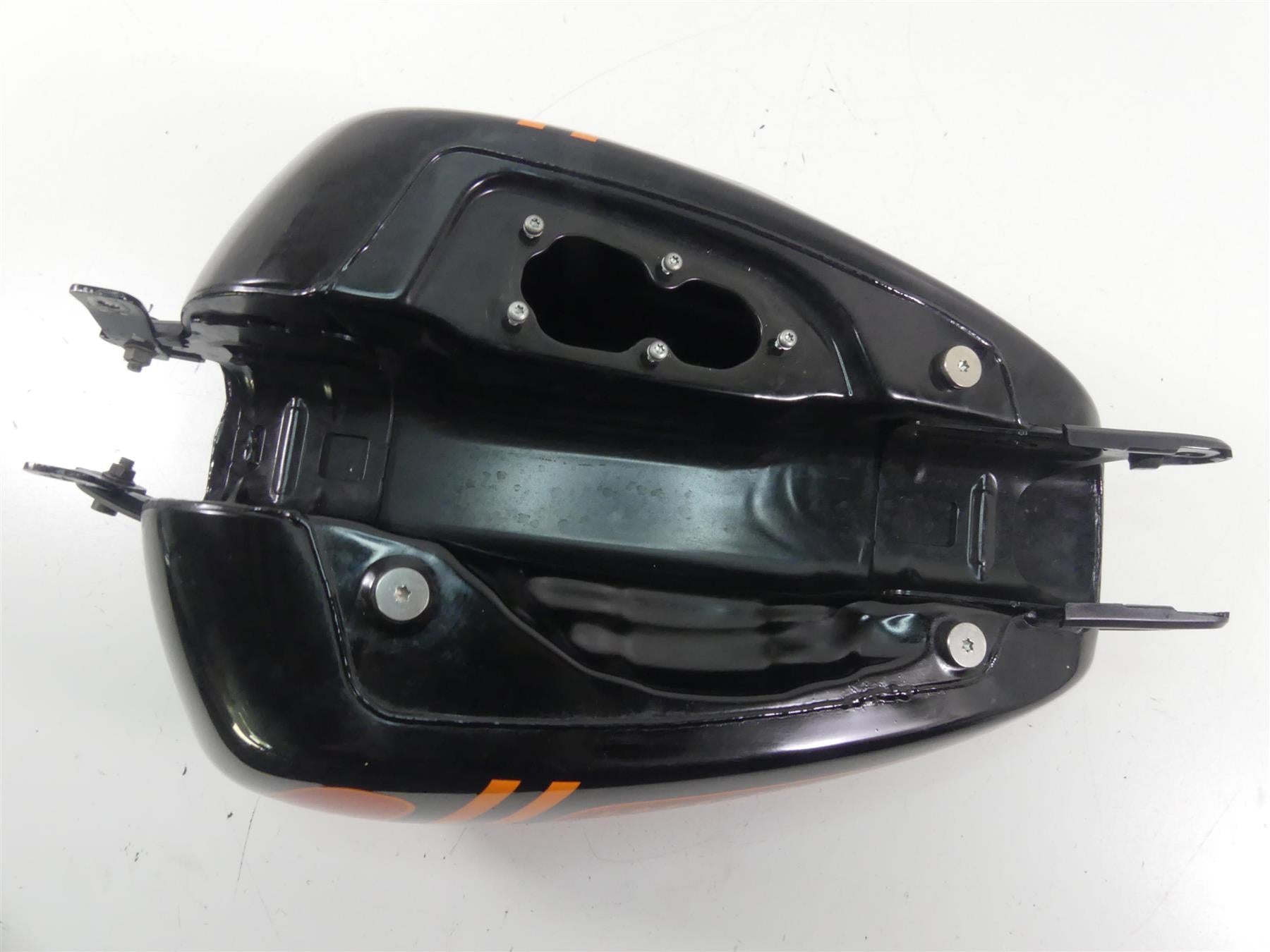 2021 Harley Softail FXBBS Street Bob Fuel Gas Petrol Tank - Dented 61000673 {{ shop.shopifyCountryName }} - Mototech271