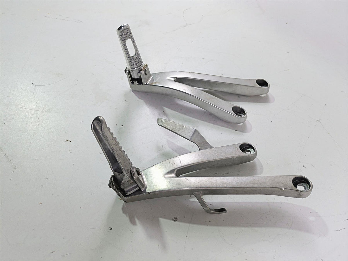 2025 Honda CBR600RR Rear Passenger Footpeg Set 50750-MFJ-D00 50760-MFJ-D00 {{ shop.shopifyCountryName }} - Mototech271