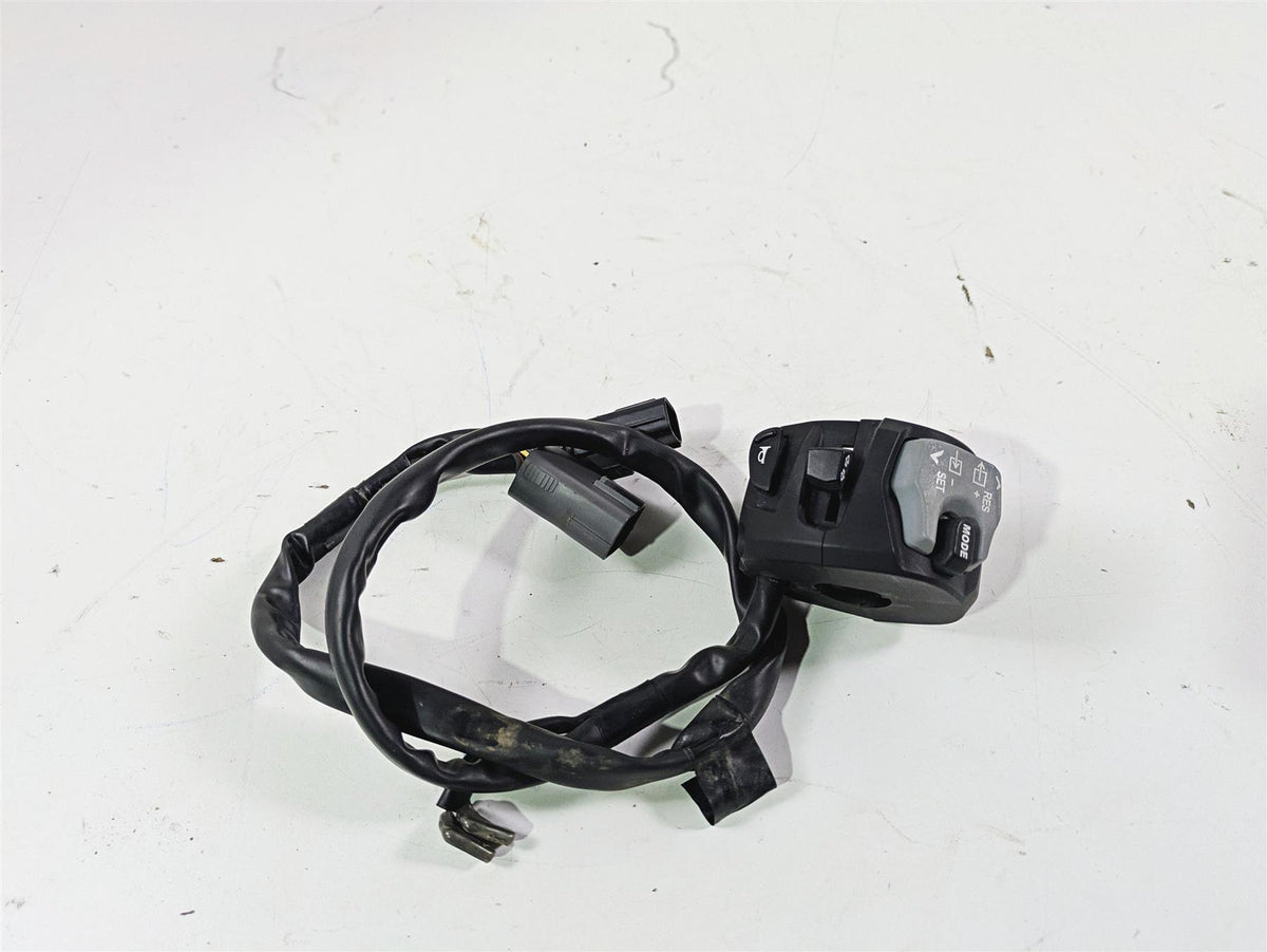 2020 Suzuki V-Strom 1050 XT Left Hand Turn Signal Control Switch 37400-06L00 {{ shop.shopifyCountryName }} - Mototech271