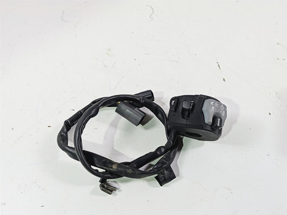 2020 Suzuki V-Strom 1050 XT Left Hand Turn Signal Control Switch 37400-06L00 {{ shop.shopifyCountryName }} - Mototech271