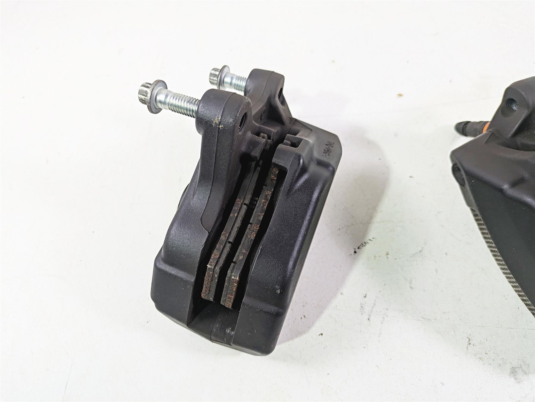 2015 Harley Touring FLHTKL Electra Glide Front Brake Caliper Set 43027-08 {{ shop.shopifyCountryName }} - Mototech271