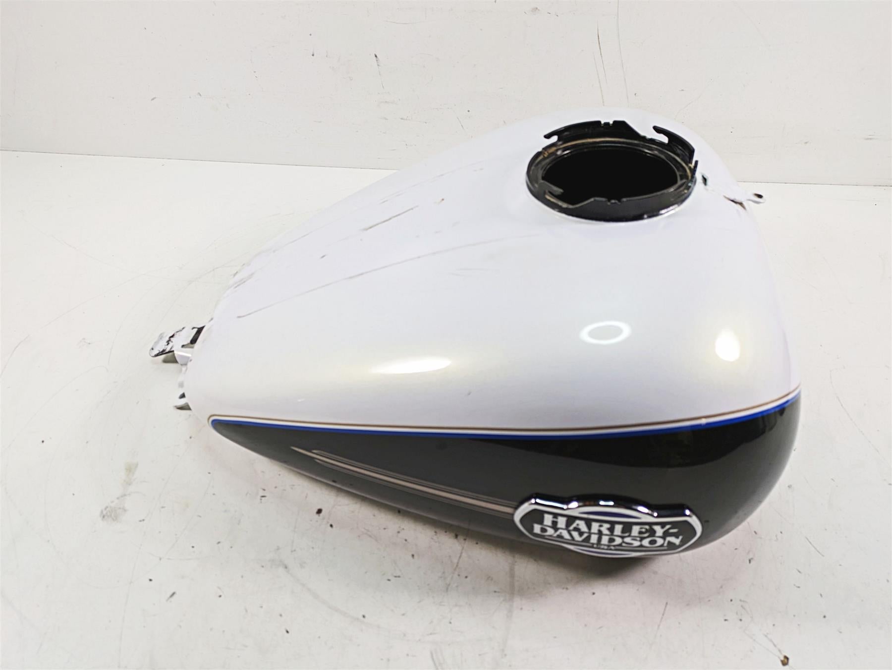 2008 Harley FLHTCU Electra Glide Fuel Gas Petrol Tank - No Dents 61356-08 {{ shop.shopifyCountryName }} - Mototech271