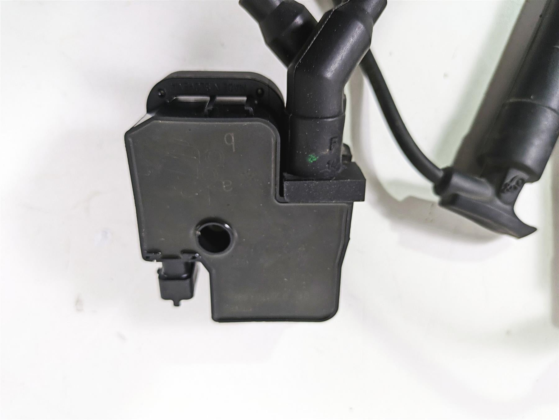 2018 Indian Chieftain Dark Horse Ignition Coil Wires Plugs 4010425 2876049 {{ shop.shopifyCountryName }} - Mototech271