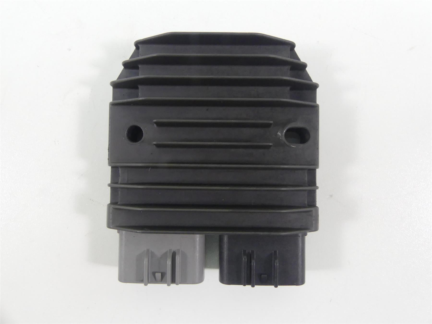 2013 Triumph Rocket 3 Touring Rectifier Voltage Regulator T1300470 FH009AA {{ shop.shopifyCountryName }} - Mototech271