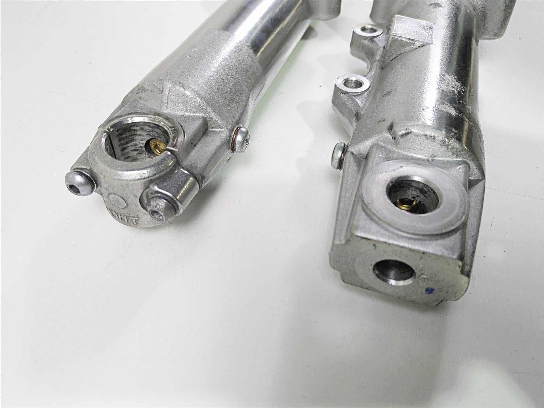 2014 Harley FLS Softail Slim Front Fork Leg Set Showa 45915-08A 45916-07A {{ shop.shopifyCountryName }} - Mototech271