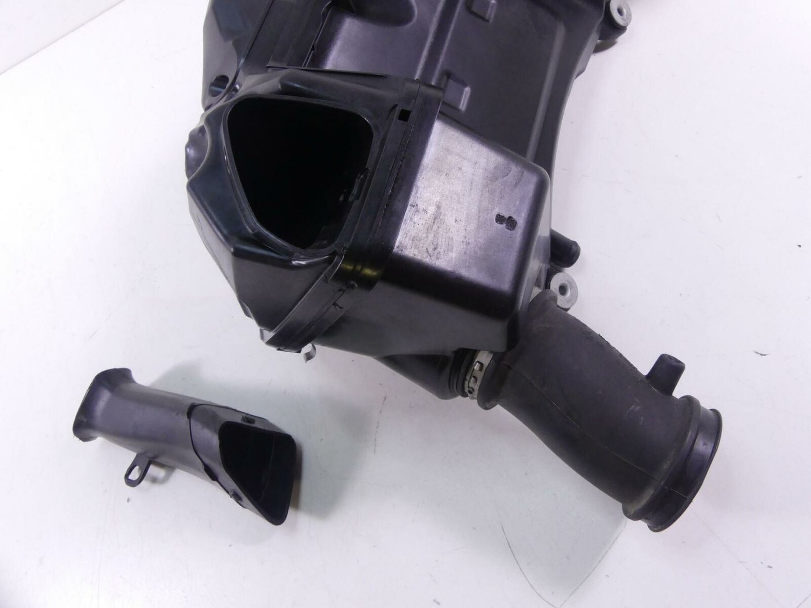 2016 BMW R1200RS K54 Air Box Cleaner Breather & Intake Tubes Rams 13718523907 {{ shop.shopifyCountryName }} - Mototech271