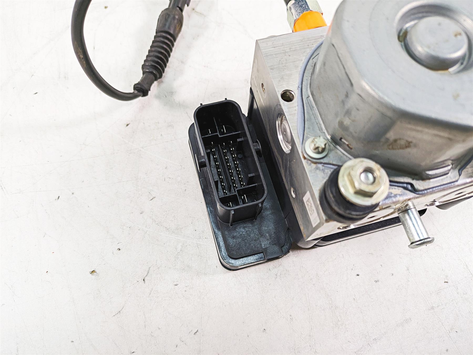 2020 KTM 1290 Super Adventure R Abs Brake Pump Module Unit 60742031144 {{ shop.shopifyCountryName }} - Mototech271