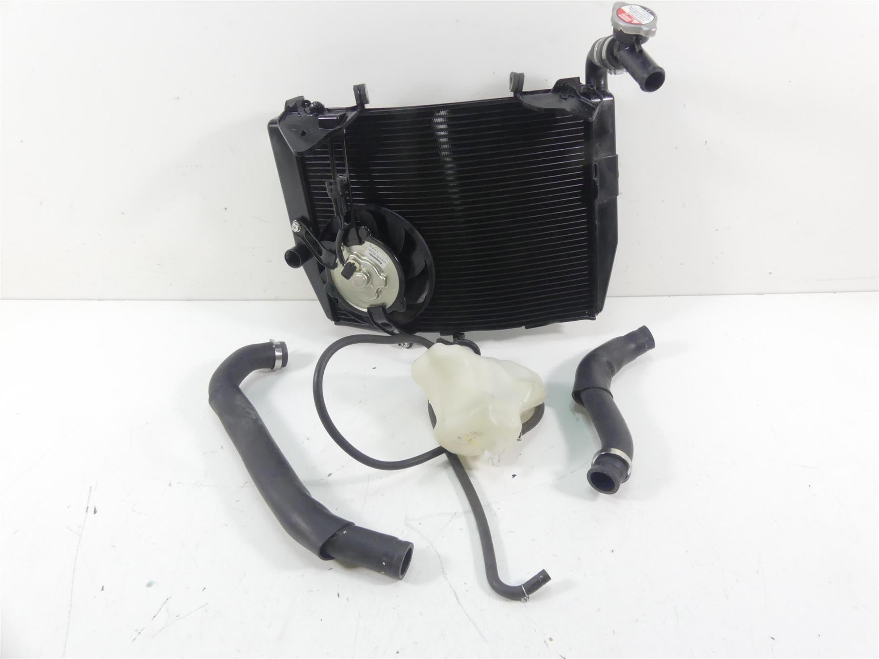 2021 Honda CBR600RR Radiator Fan Reservoir Hoses Guard Set - Read 19010-MFJ-D01 {{ shop.shopifyCountryName }} - Mototech271