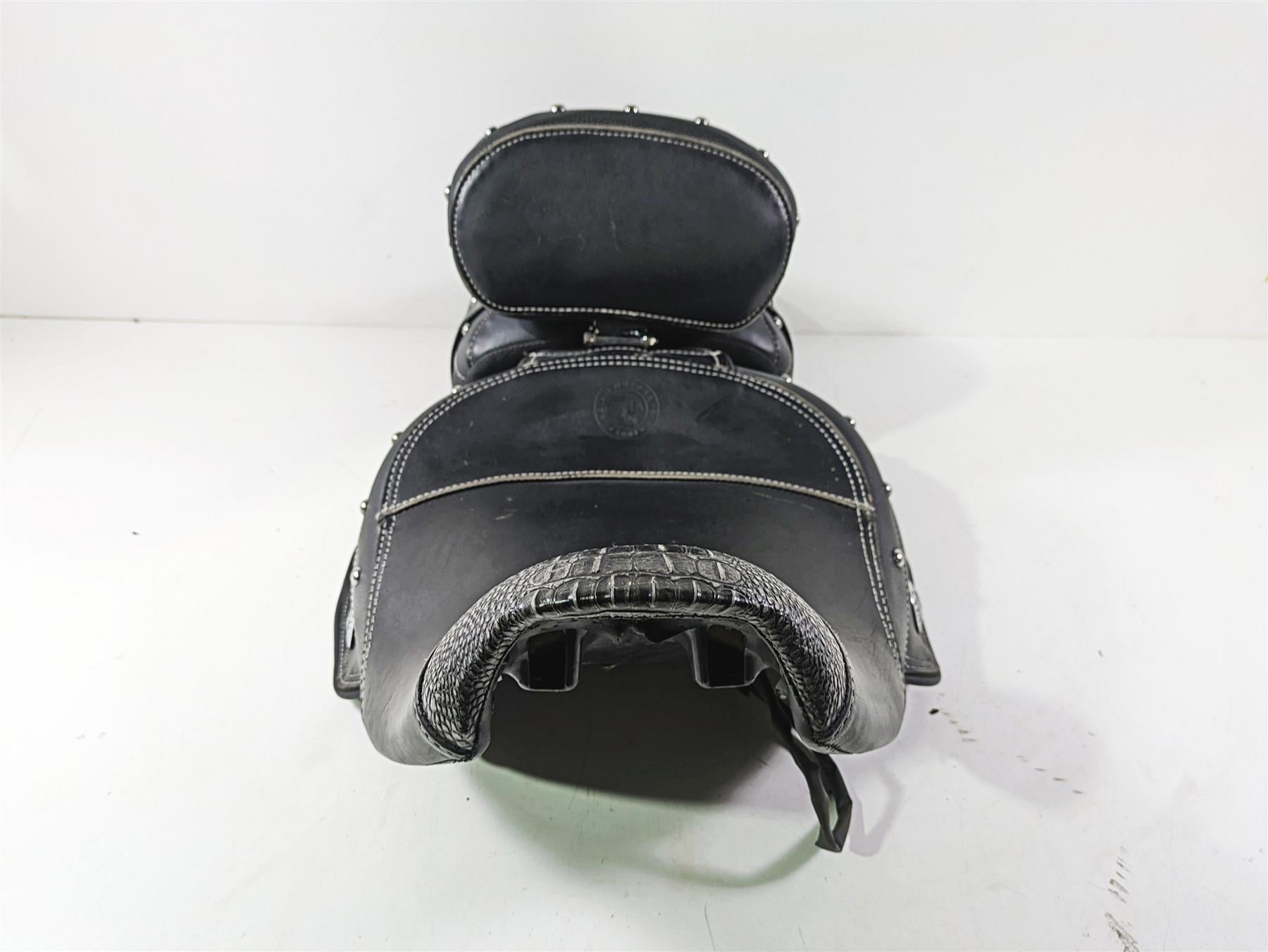2018 Indian Chieftain Dark Horse Heated Seat Studded Crocodile Tip 2686580 {{ shop.shopifyCountryName }} - Mototech271