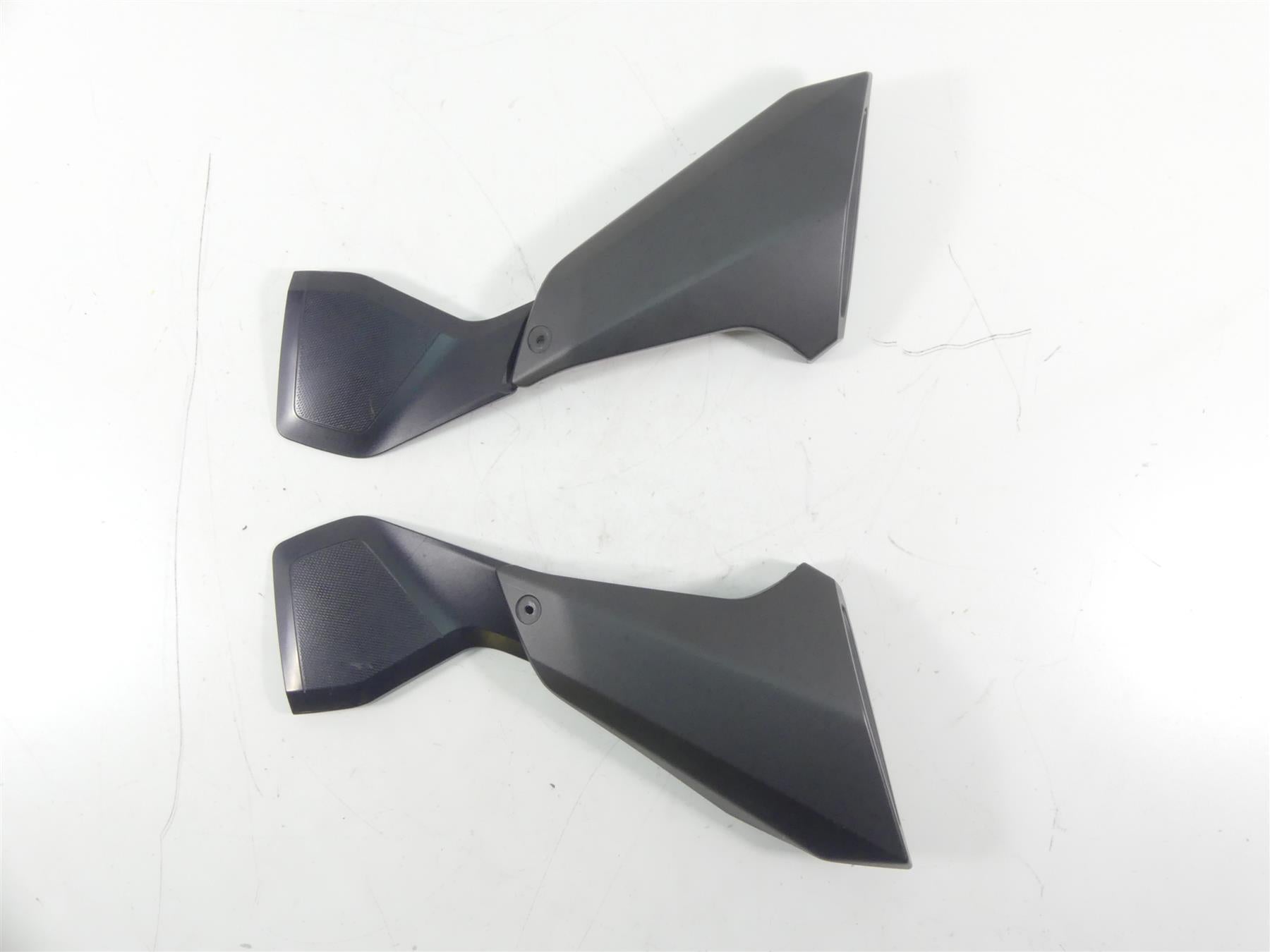 2015 Yamaha MT09 FZ09 Fuel Gas Tank Side Fairing Set 1RC-24108-00-00 {{ shop.shopifyCountryName }} - Mototech271