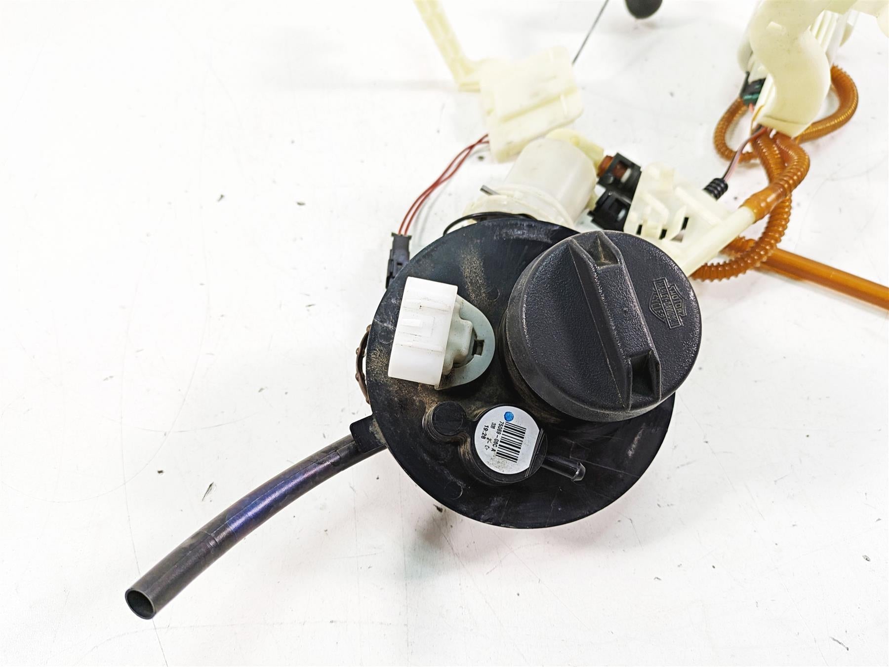 2013 Harley Touring FLHX Street Glide Fuel Gas Petrol Pump - Tested 75069-08C {{ shop.shopifyCountryName }} - Mototech271