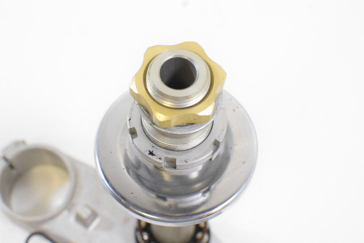 2005 Suzuki GSX1300R Hayabusa Gen 1 Lower Triple Tree Steering Stem Yoke 51410-2 {{ shop.shopifyCountryName }} - Mototech271