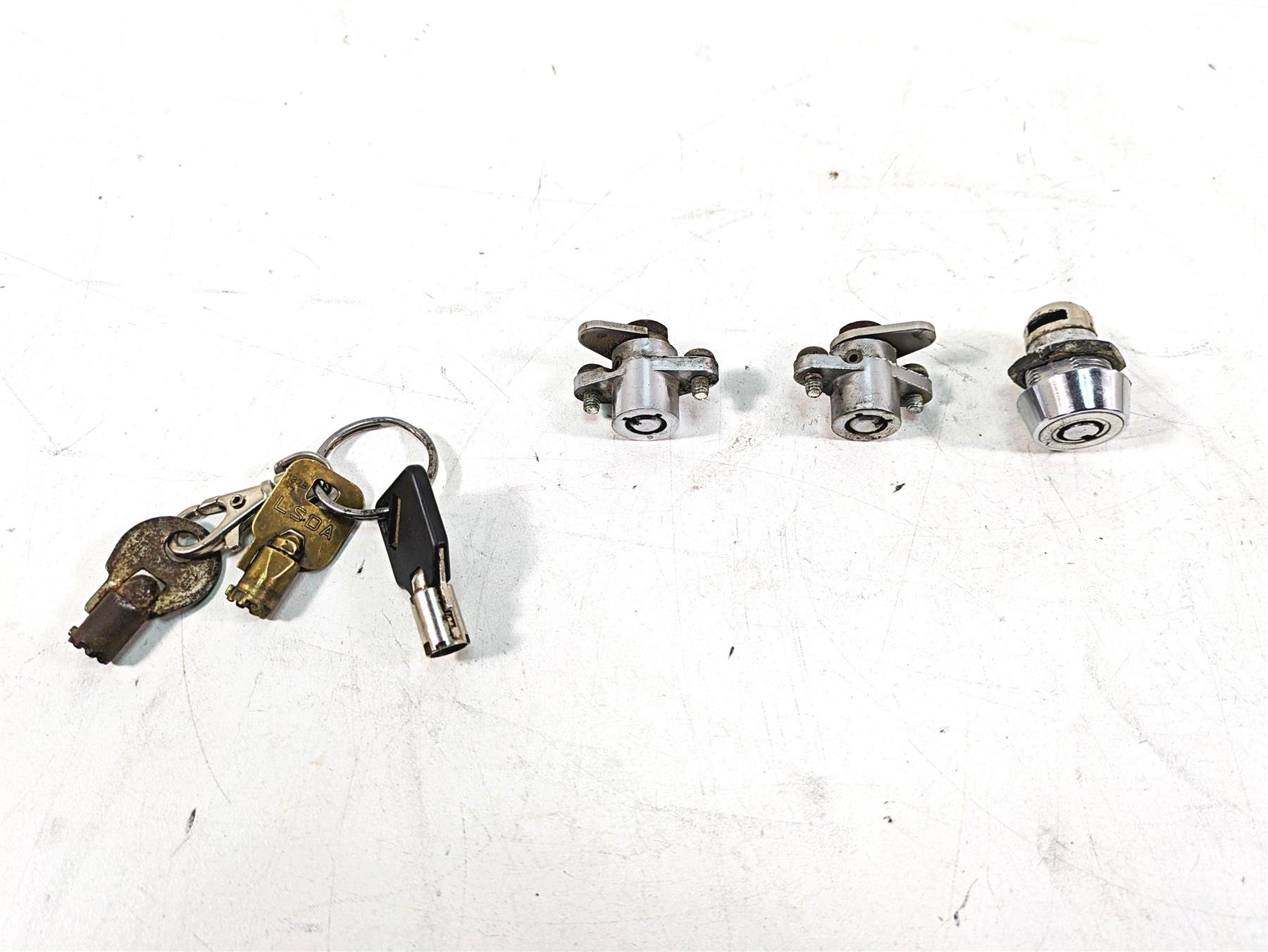 1999 Harley Touring FLHTC Electra Glide Tank Lid Bag Locks & 3 Keys 61029-92A {{ shop.shopifyCountryName }} - Mototech271