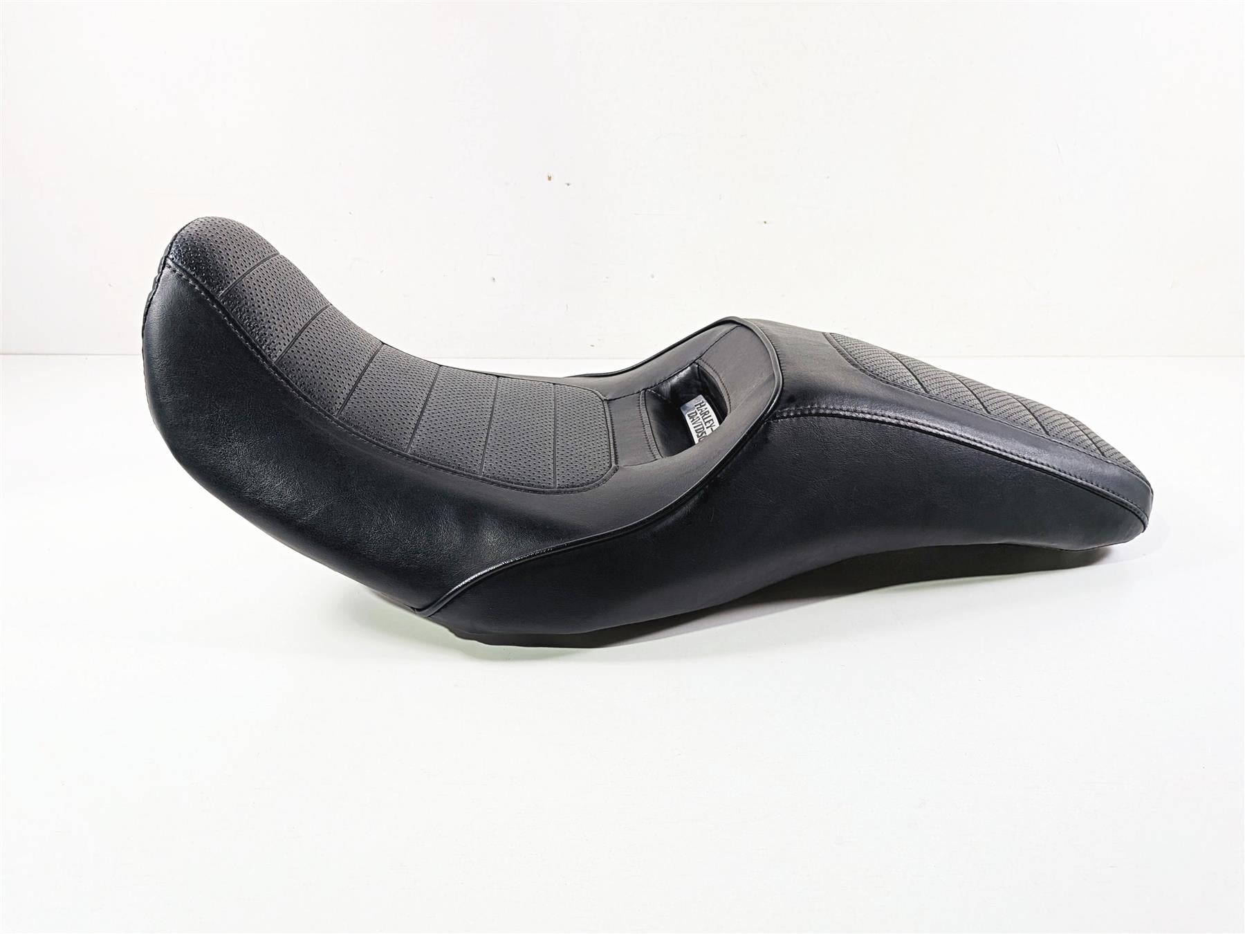 2014 Harley FXDL Dyna Low Rider Driver Rider Seat Saddle 52000136 {{ shop.shopifyCountryName }} - Mototech271