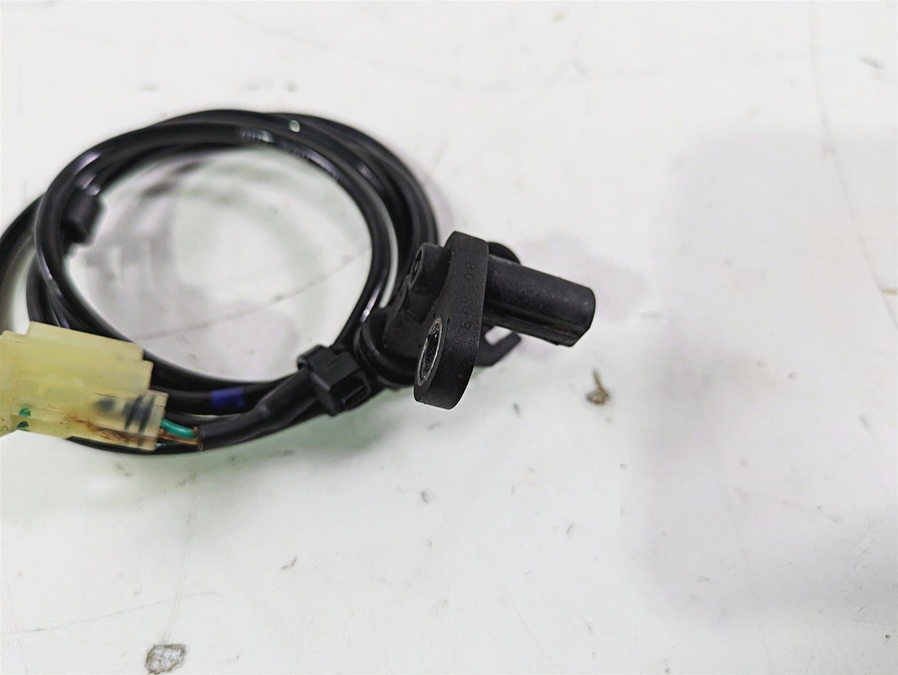 2019 Triumph Speed Triple RS 1050 Rear Abs Brake Wheel Speed Sensor T2021672 {{ shop.shopifyCountryName }} - Mototech271