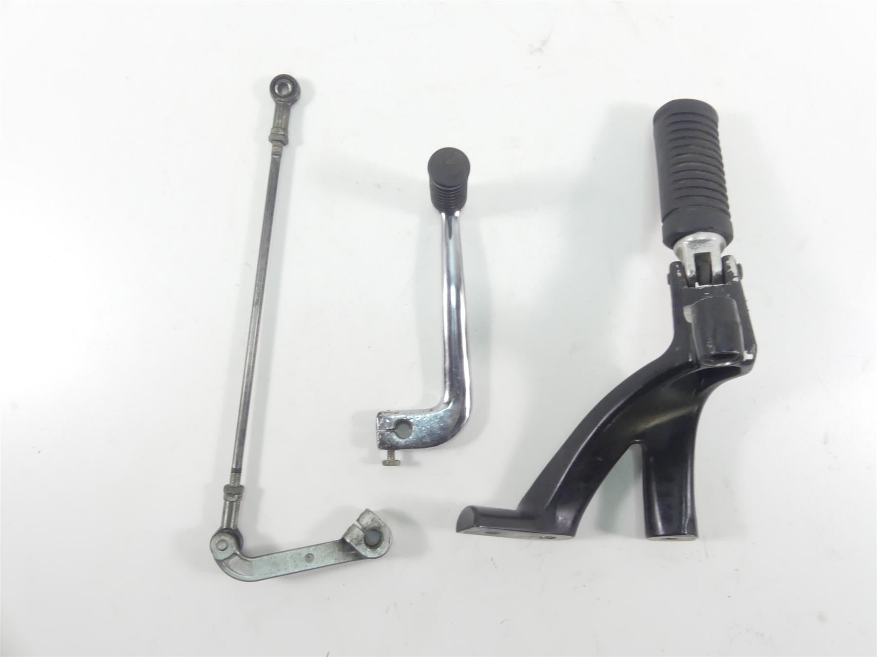 2019 Harley Softail FLSB Sport Glide Left Foot Peg & Shifter 33600134 33600179 {{ shop.shopifyCountryName }} - Mototech271