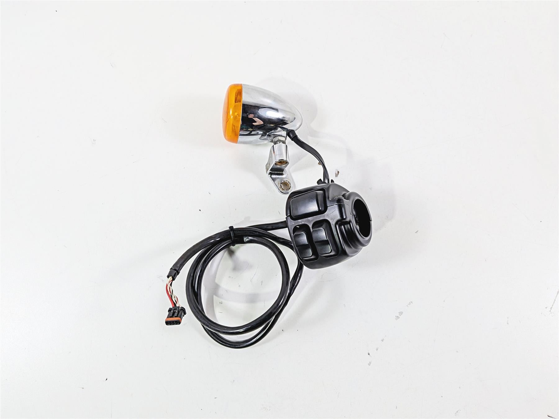 2012 Harley Softail FLSTF Fat Boy Left Hand Control Switch + Blinker 72943-12A {{ shop.shopifyCountryName }} - Mototech271