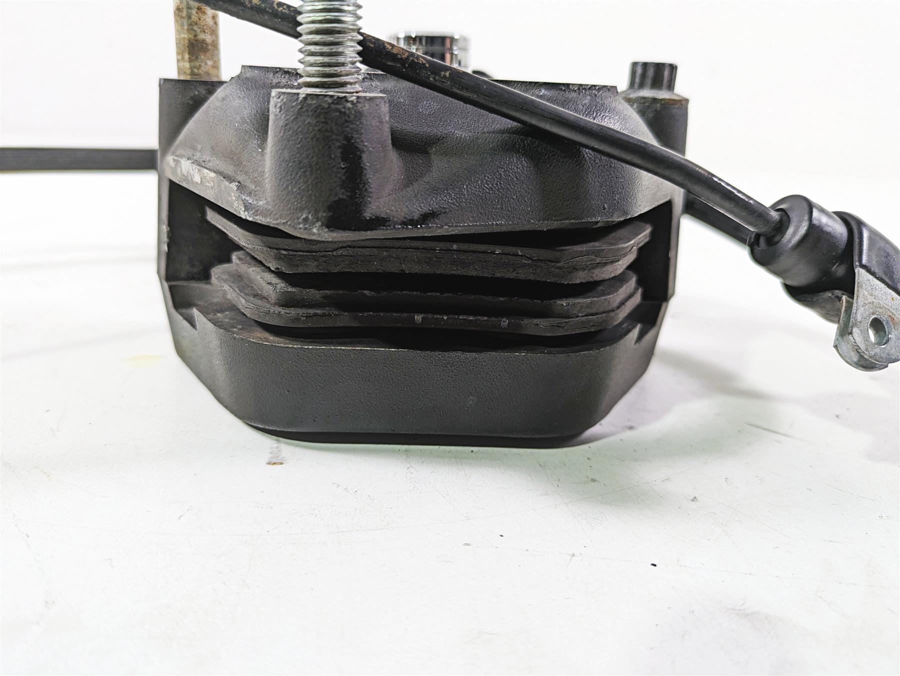 2003 Harley Dyna FXDL Low Rider 100TH Front Brake Caliper 9/16 44046-00D {{ shop.shopifyCountryName }} - Mototech271